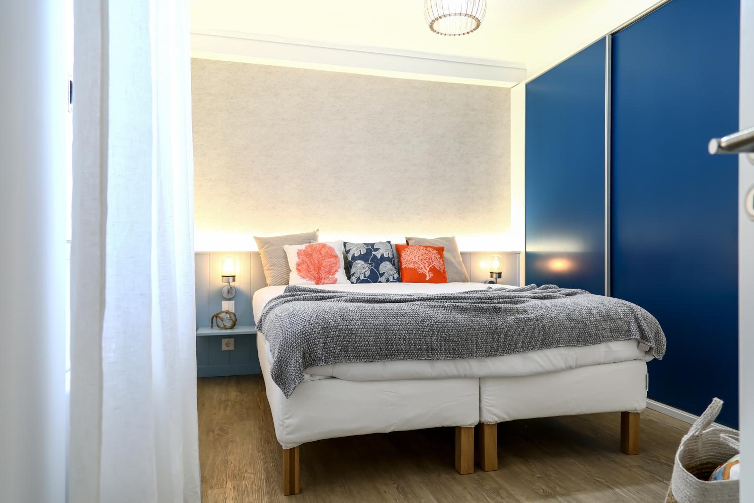 Apartment with Sea View - Photo 8