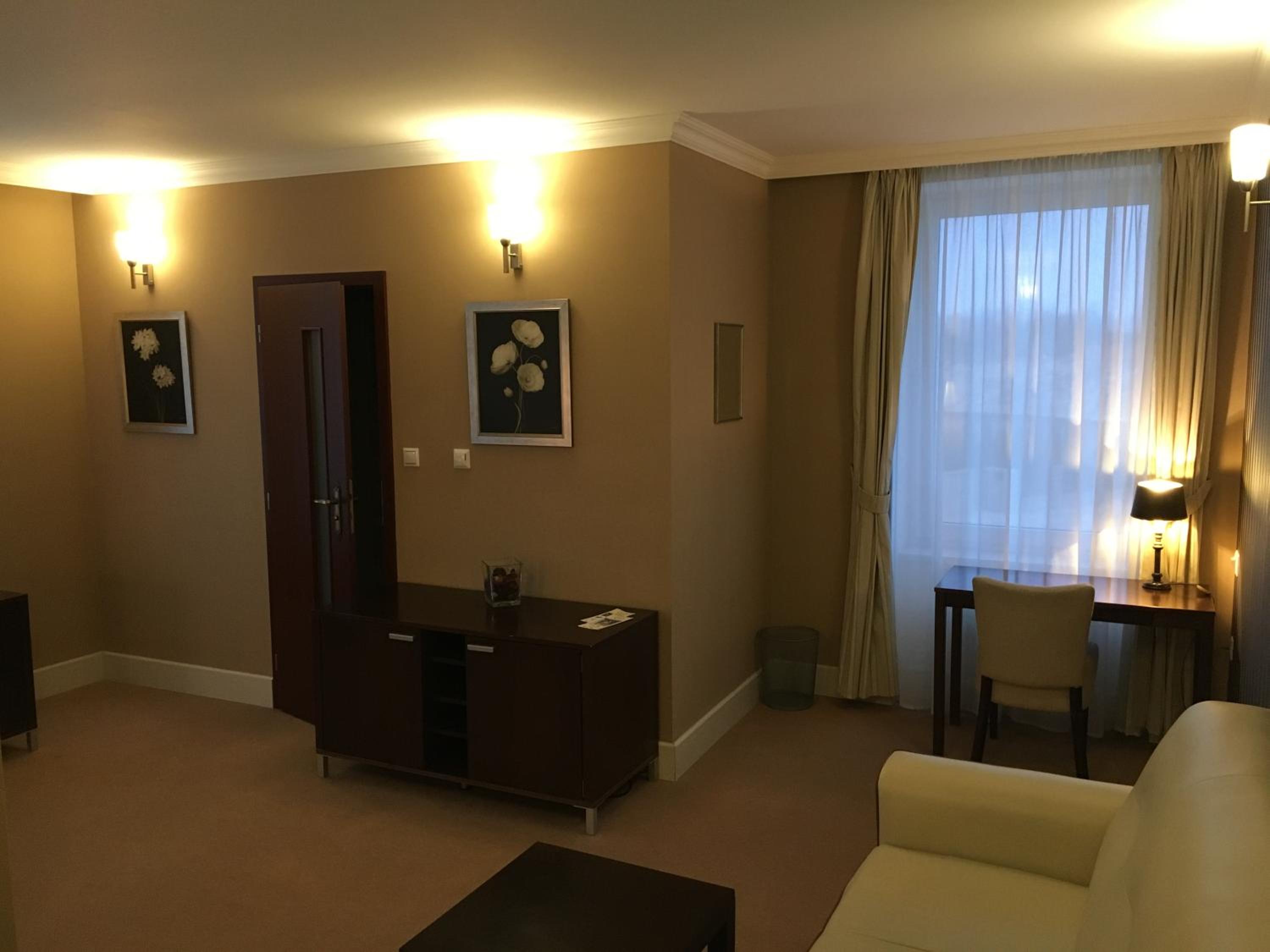 Large Double Room - Photo 10