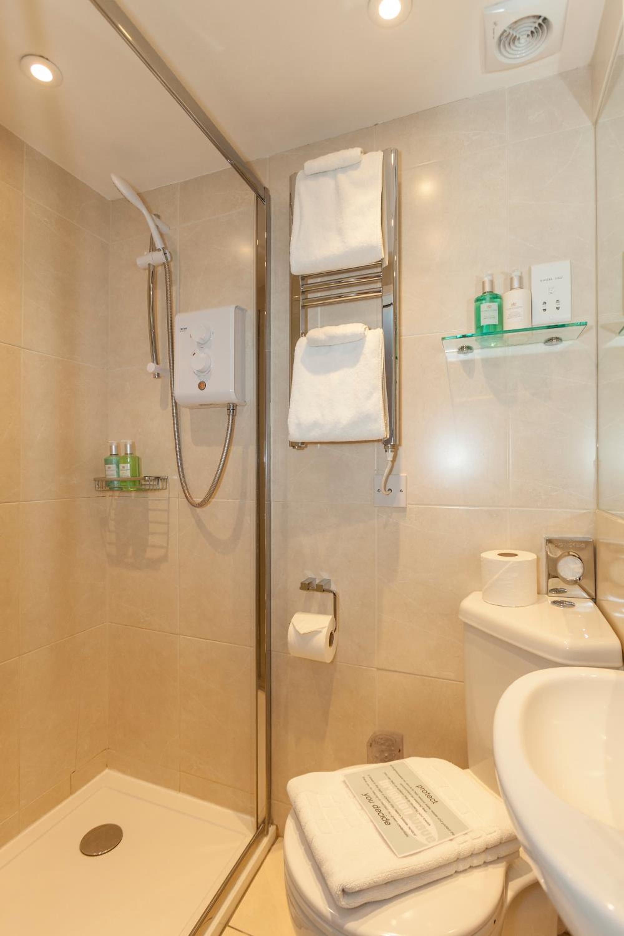 Standard Double Room photo 3