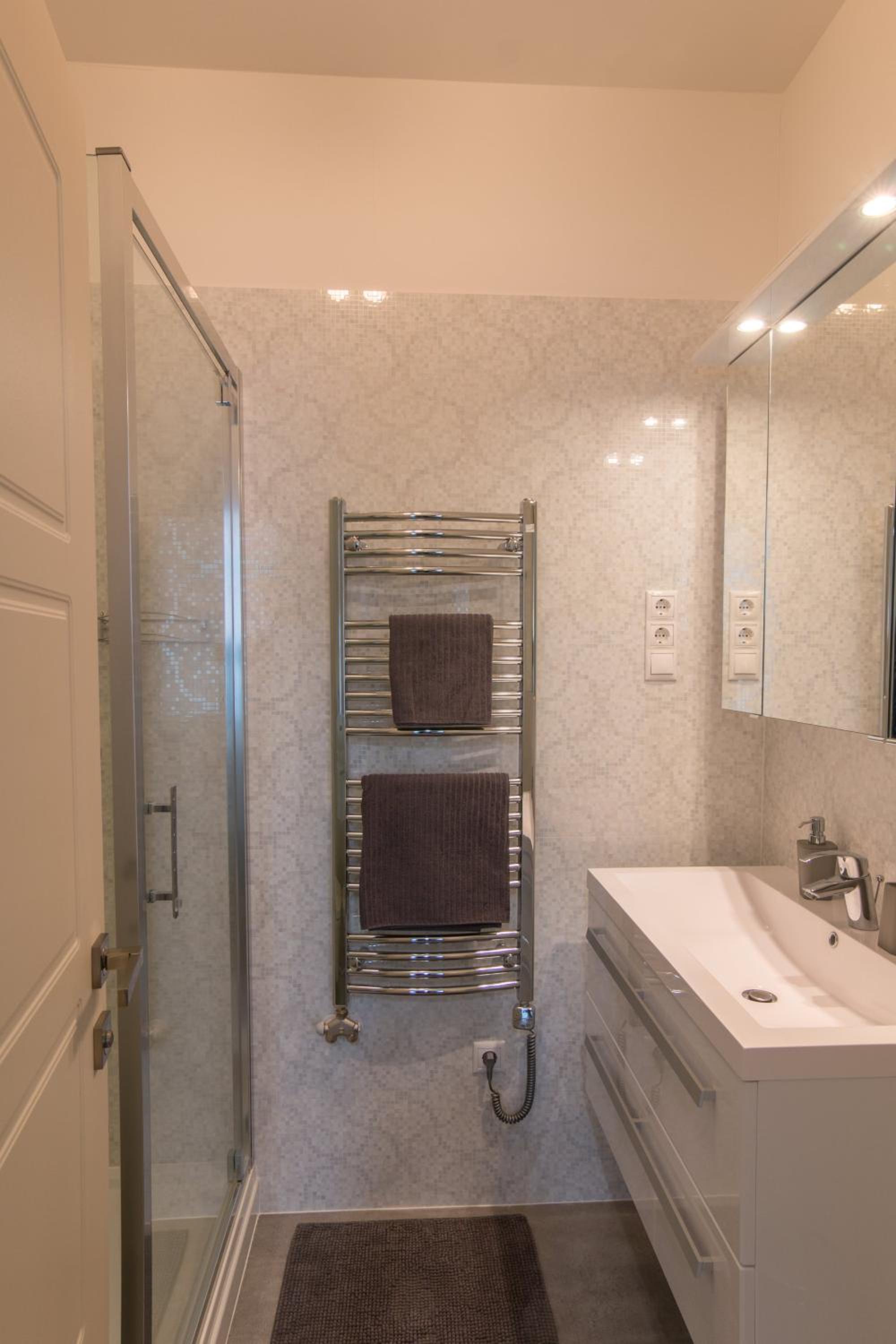 Double Room with City View - Photo 26