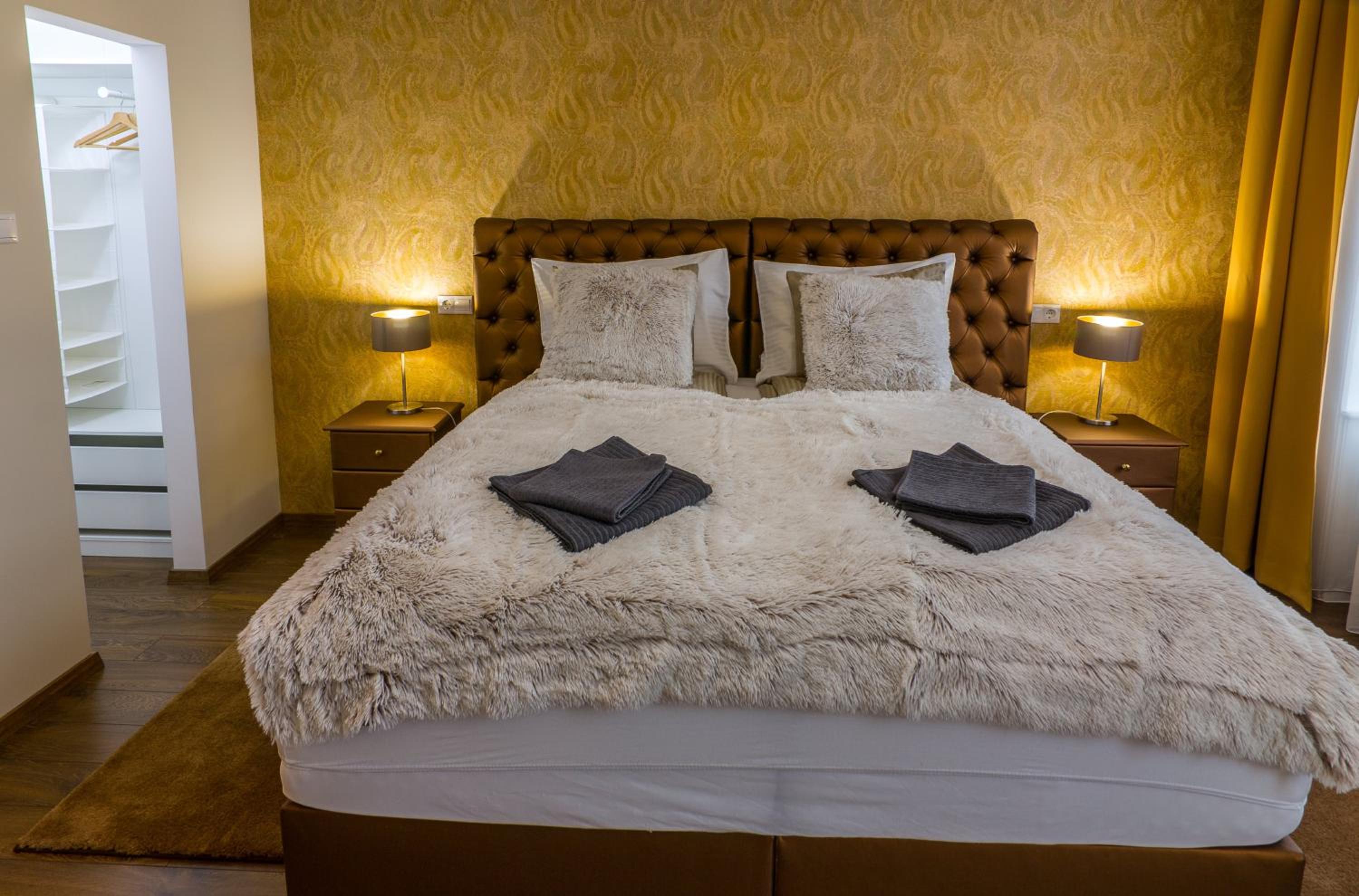 Double Room with City View - Photo 22