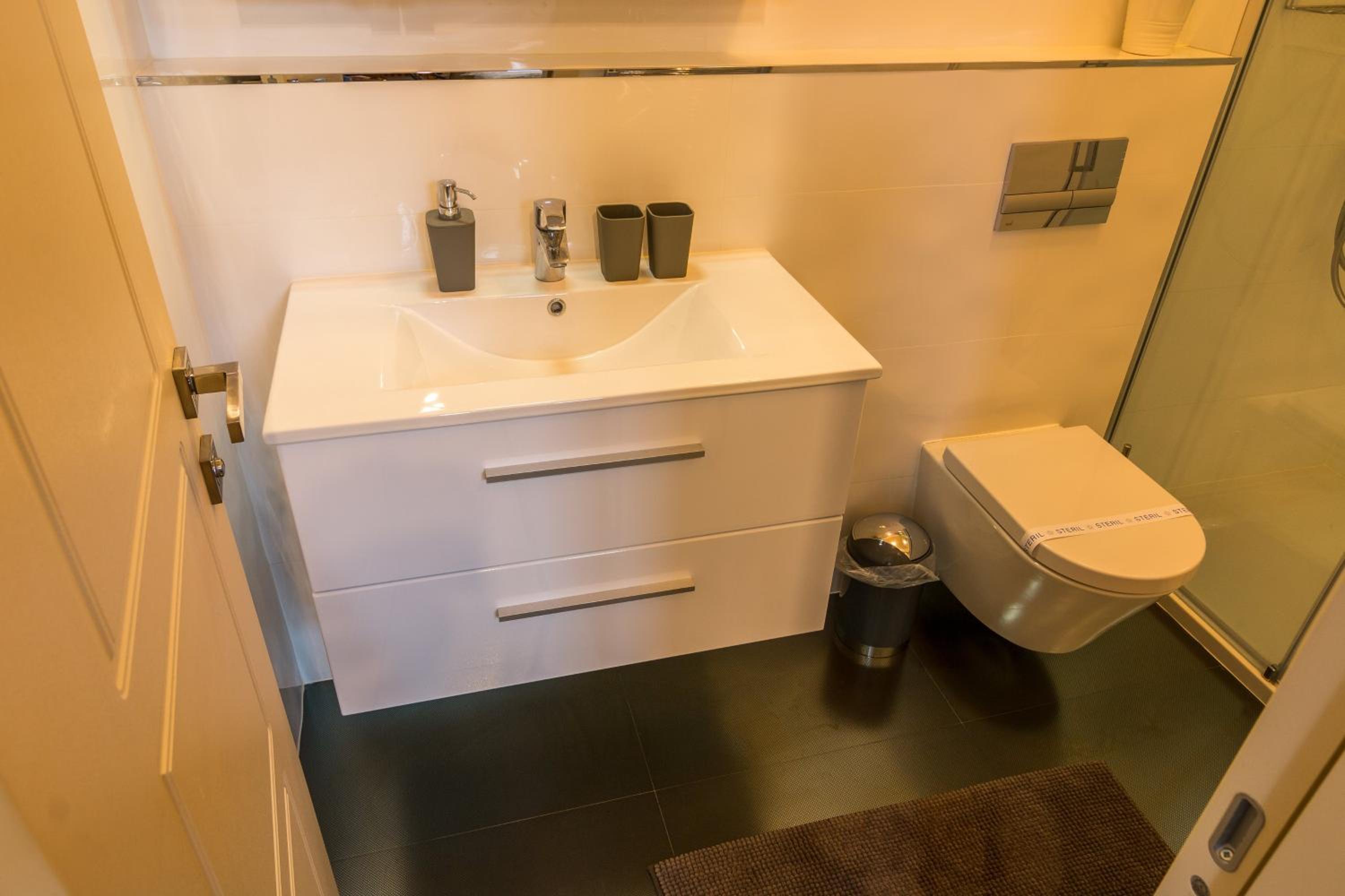 Double Room - Photo 23