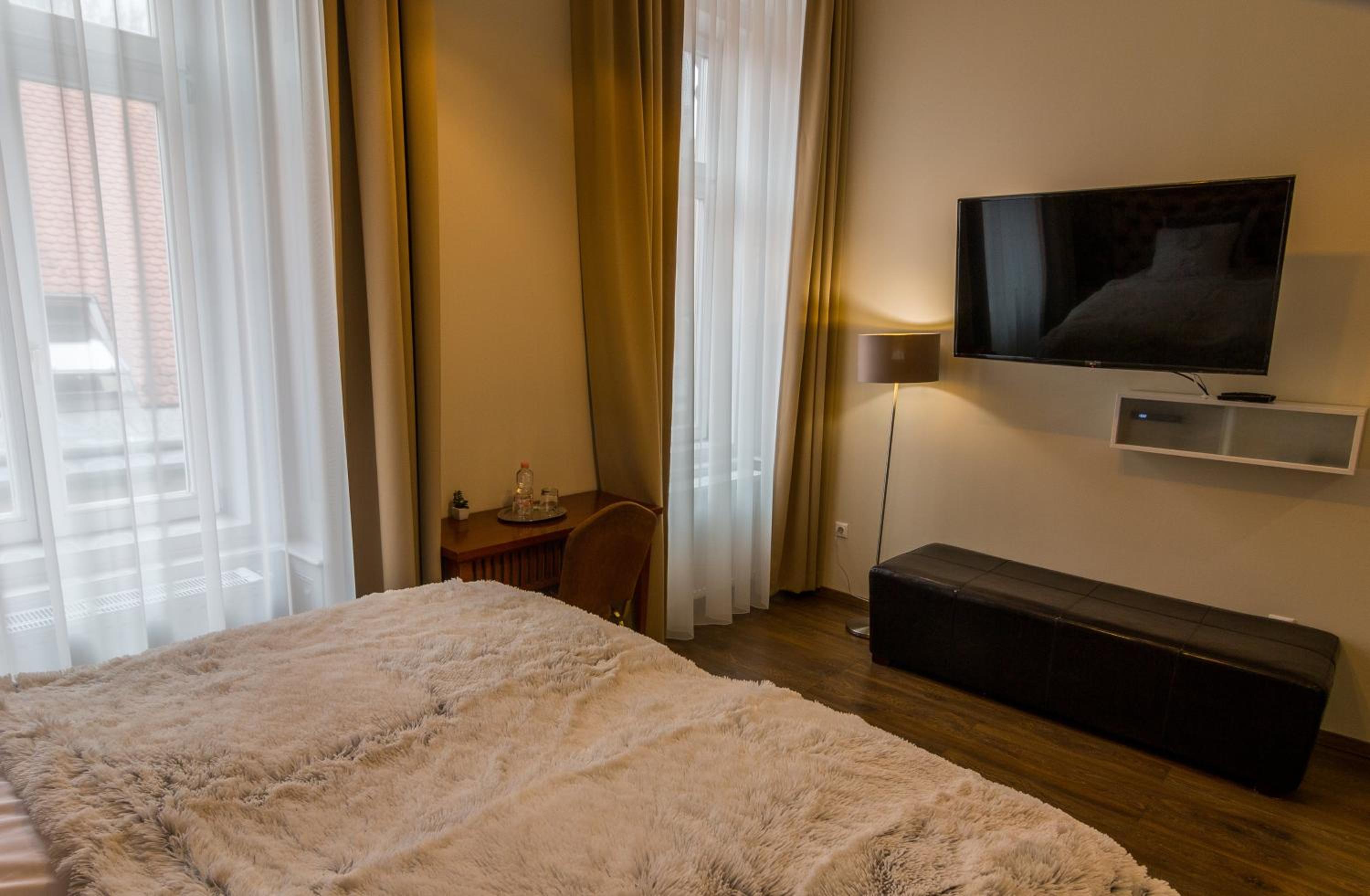 Double Room - Photo 18