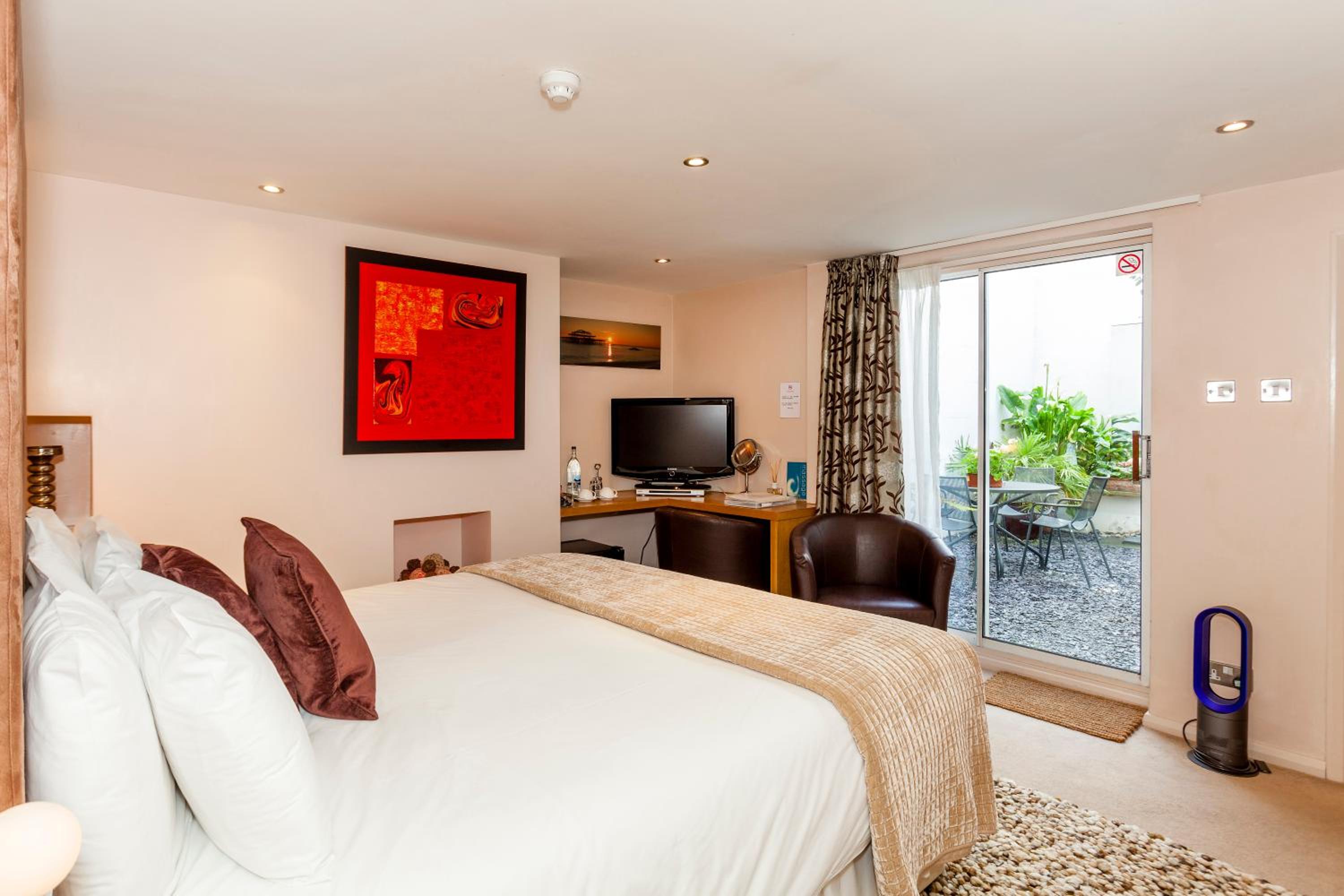 Double Room with Garden View photo 2