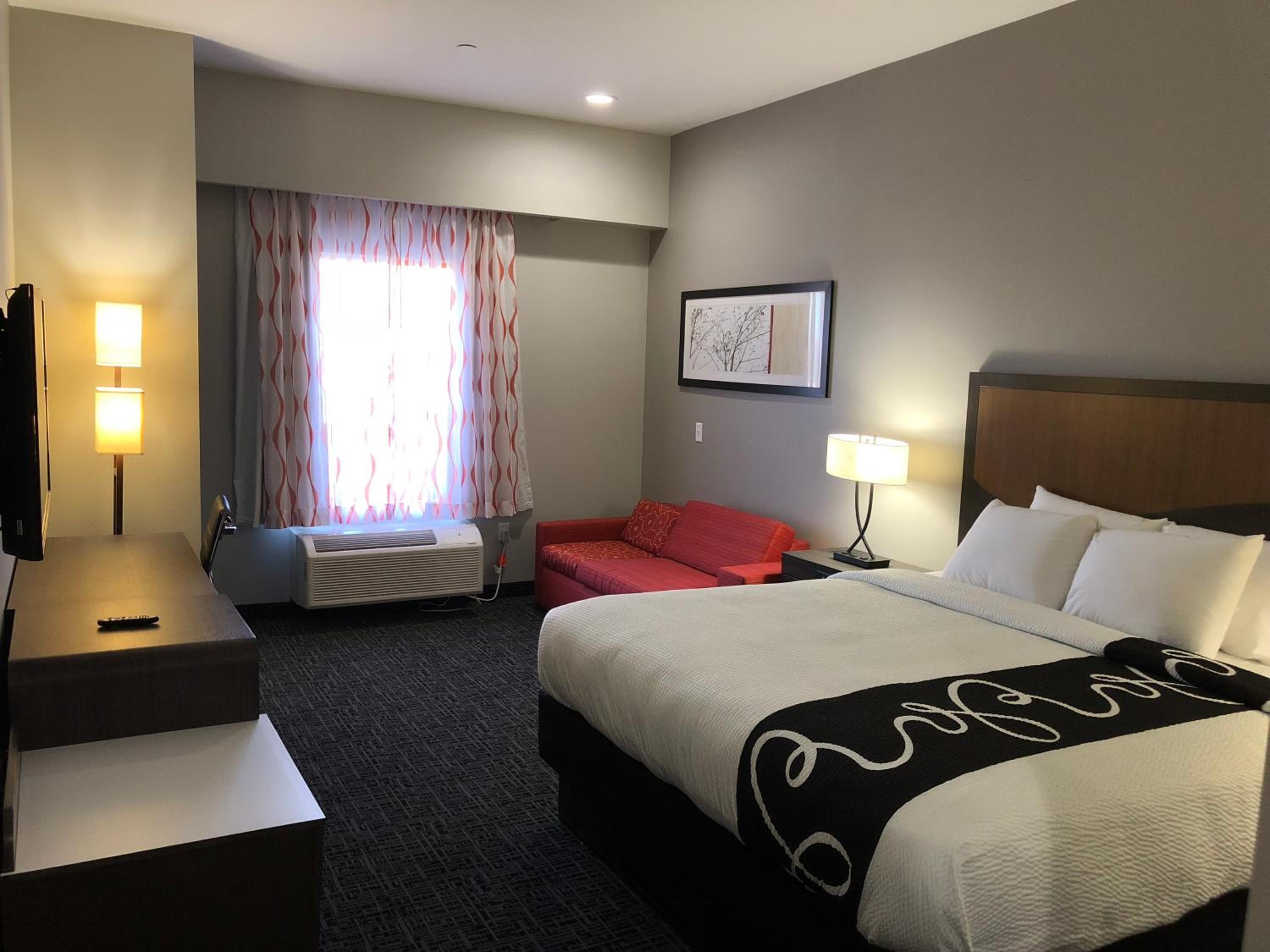 Deluxe King Suite photo 1