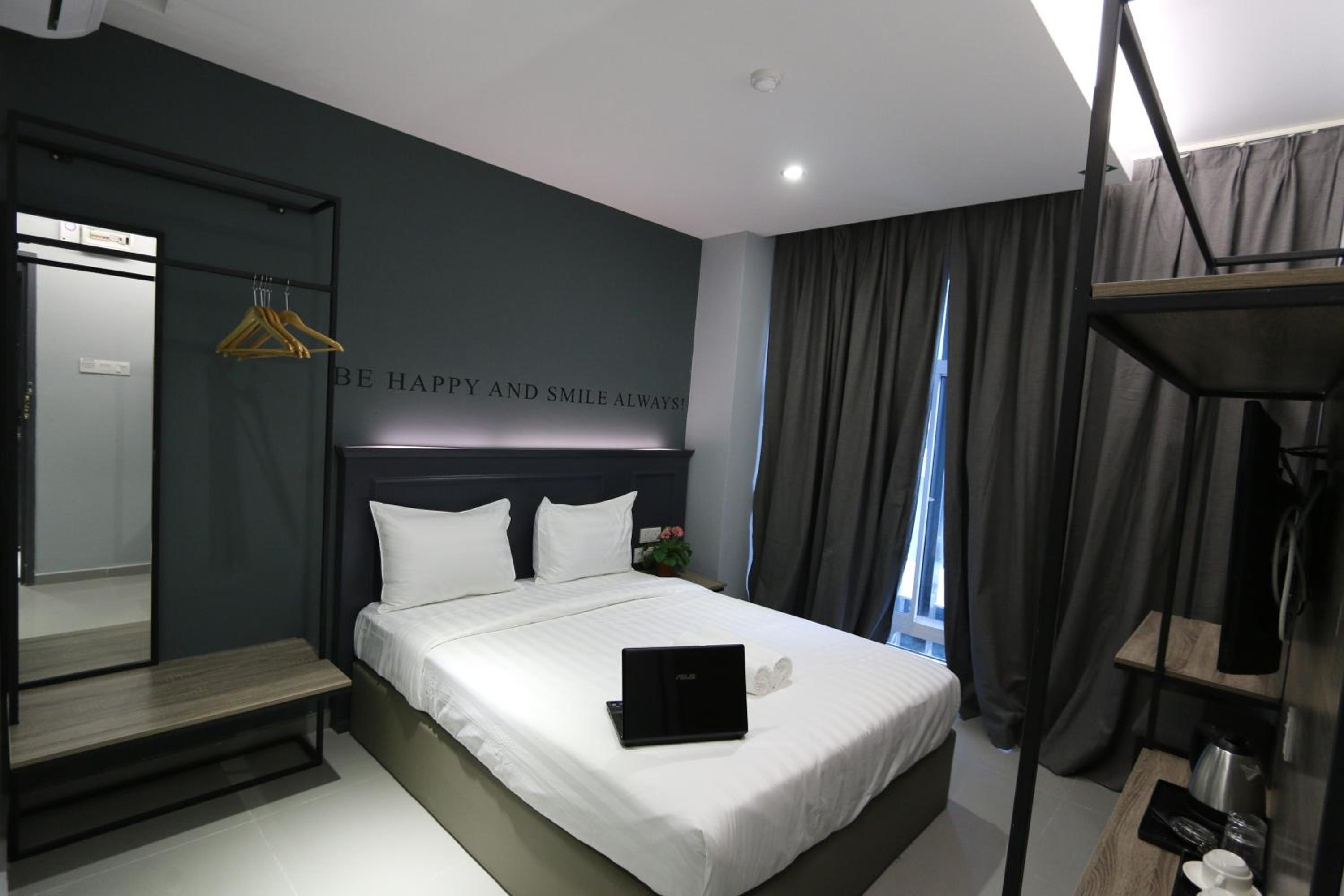 Superior Queen Room with Window