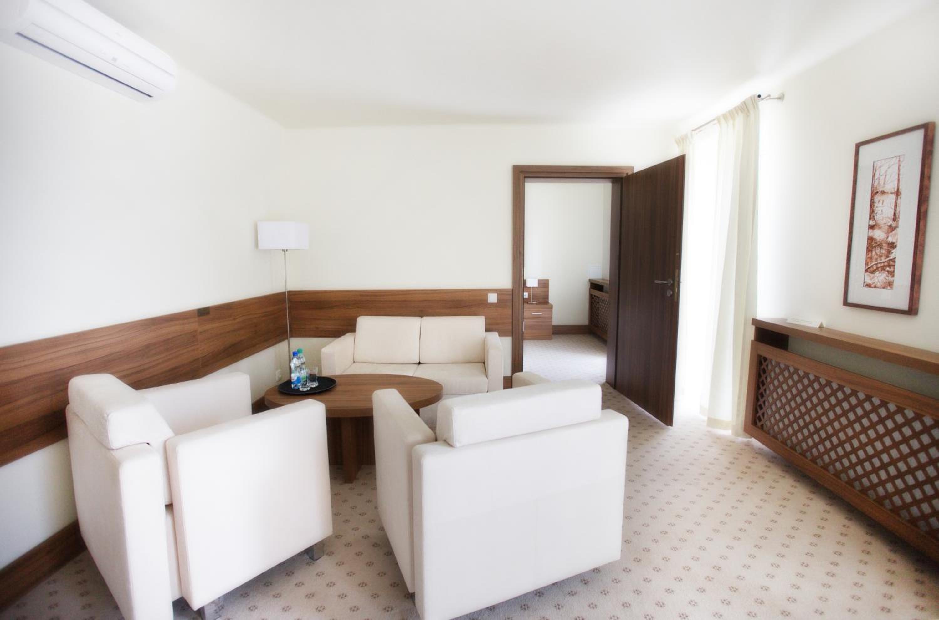 Suite - Photo 8
