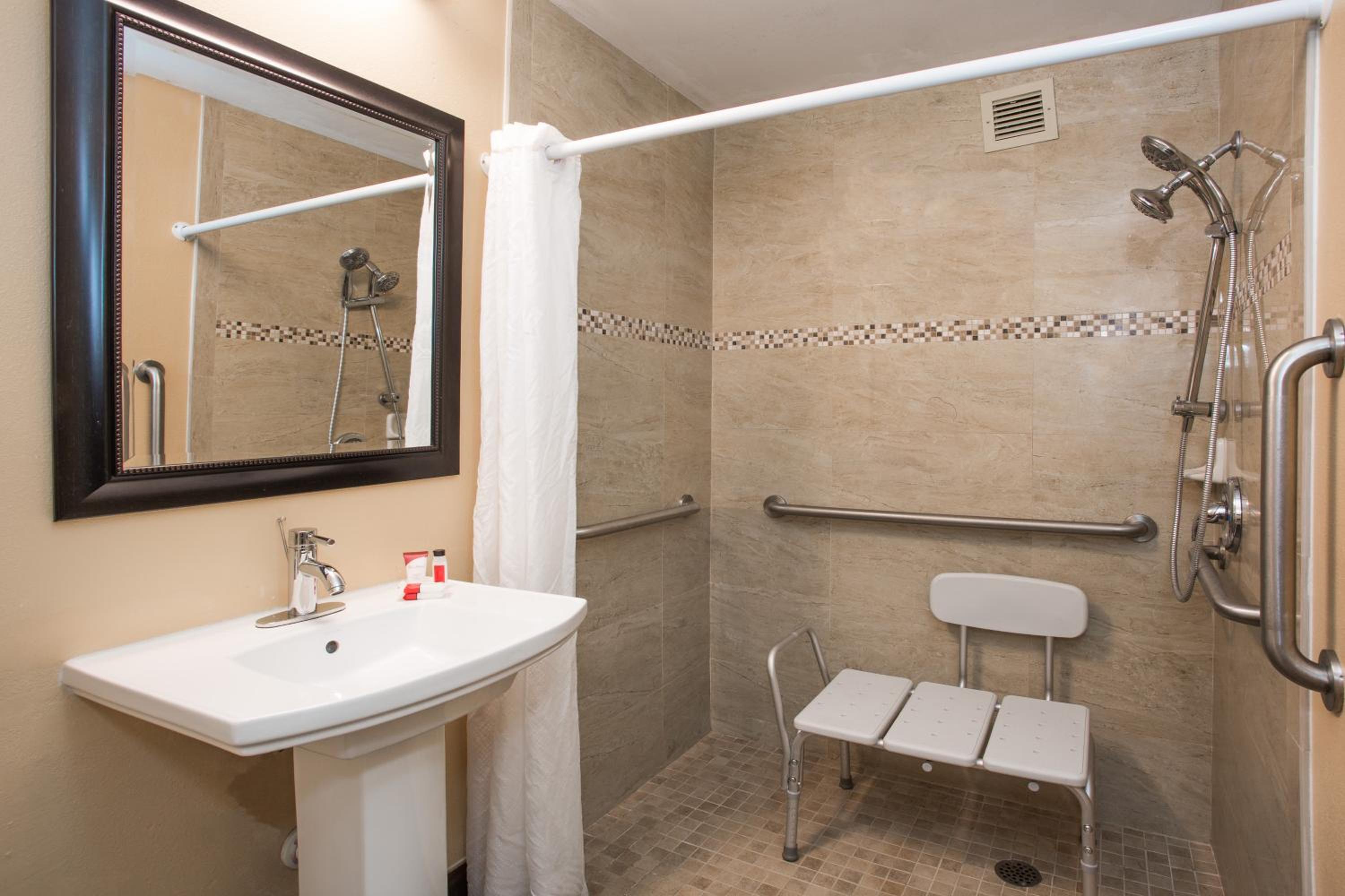 Queen Room - Disability Access - Non-Smoking - Photo 4