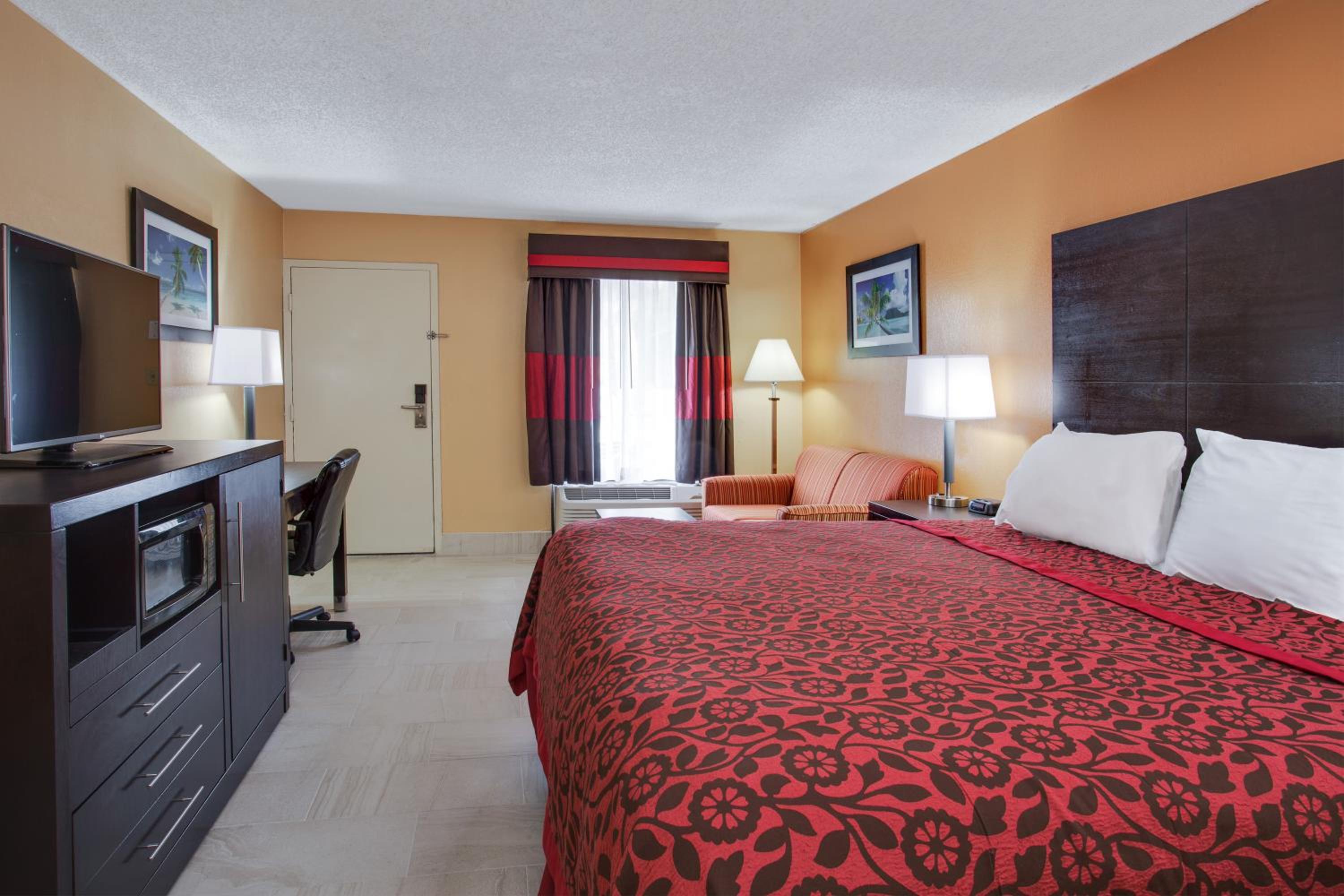 King Room - Non-Smoking - Photo 4