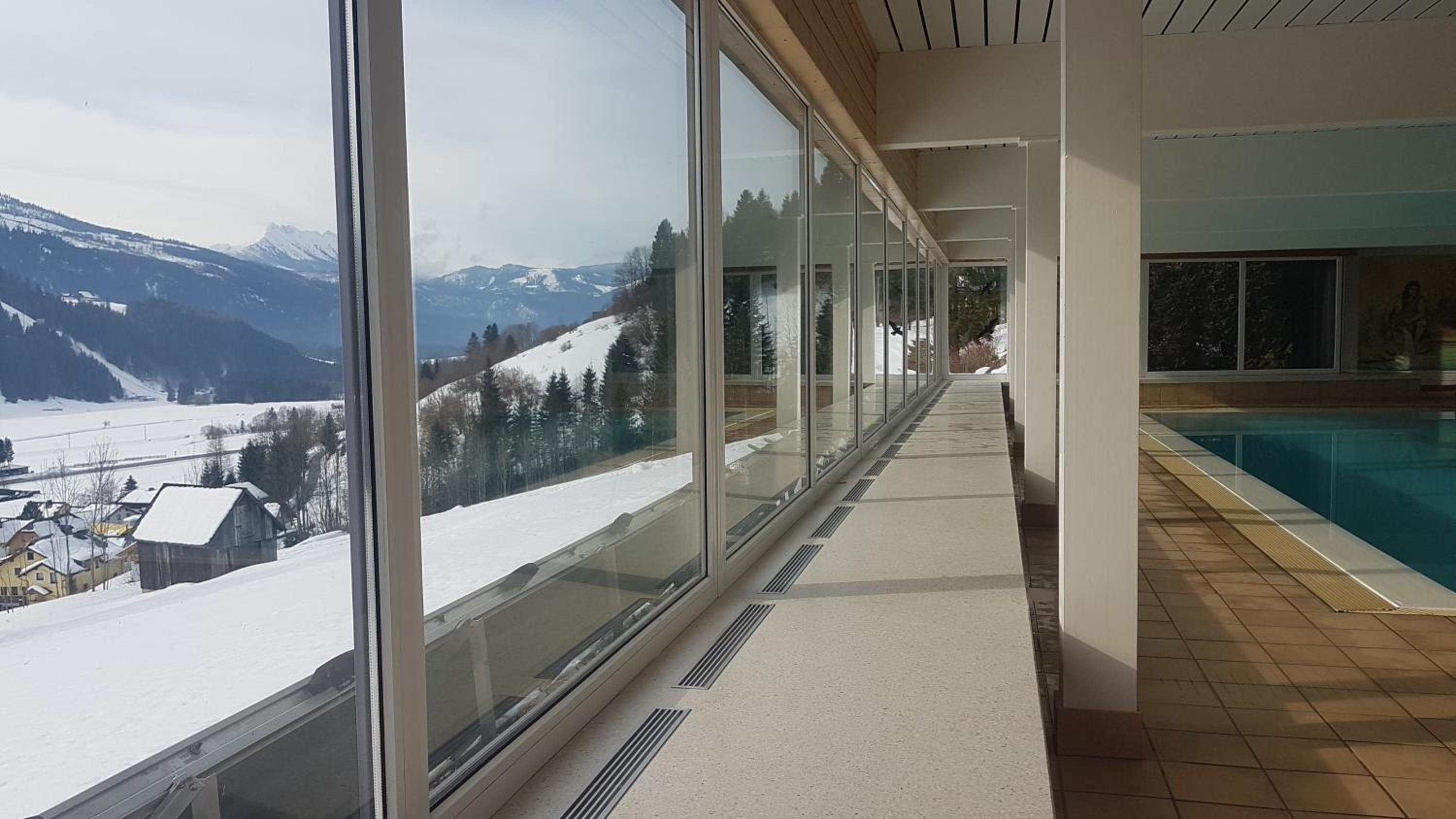 Apartment with Mountain View - Photo 2