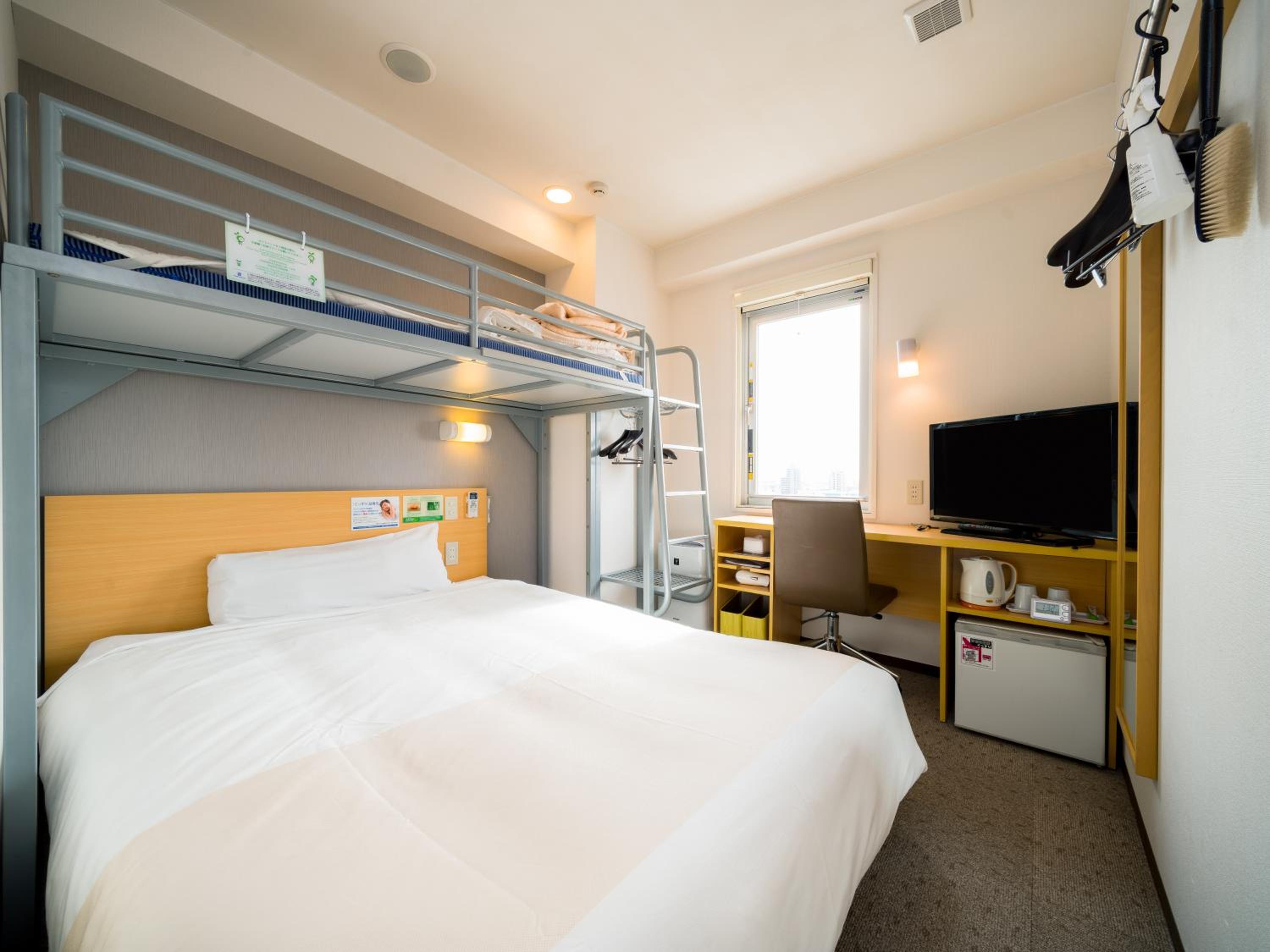 Room with Double Bed and Bunk Bed  - Non-Smoking - Photo 1