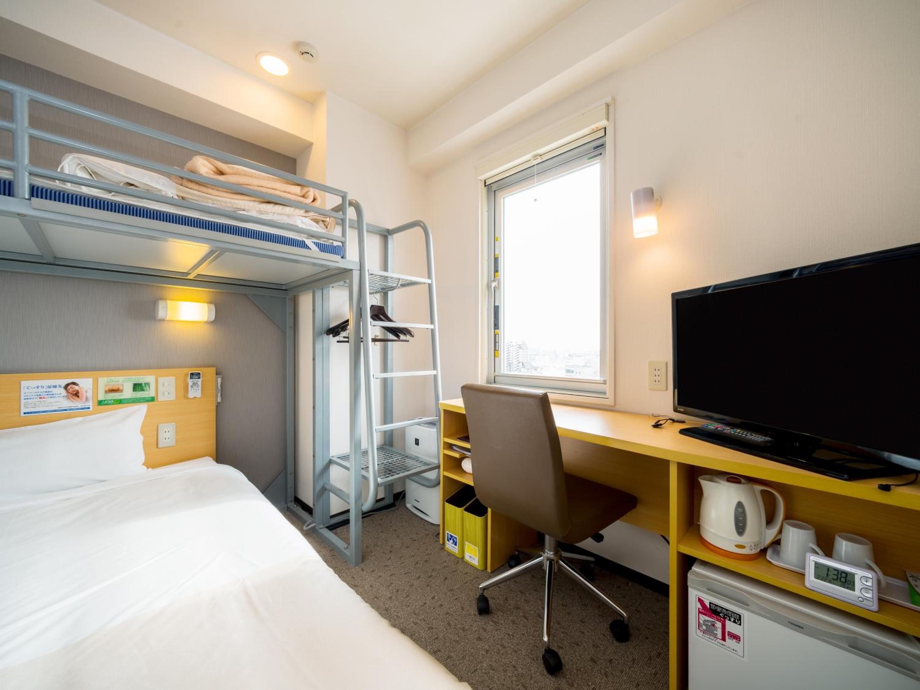 Room with Double Bed and Bunk Bed  - Non-Smoking - Photo 4