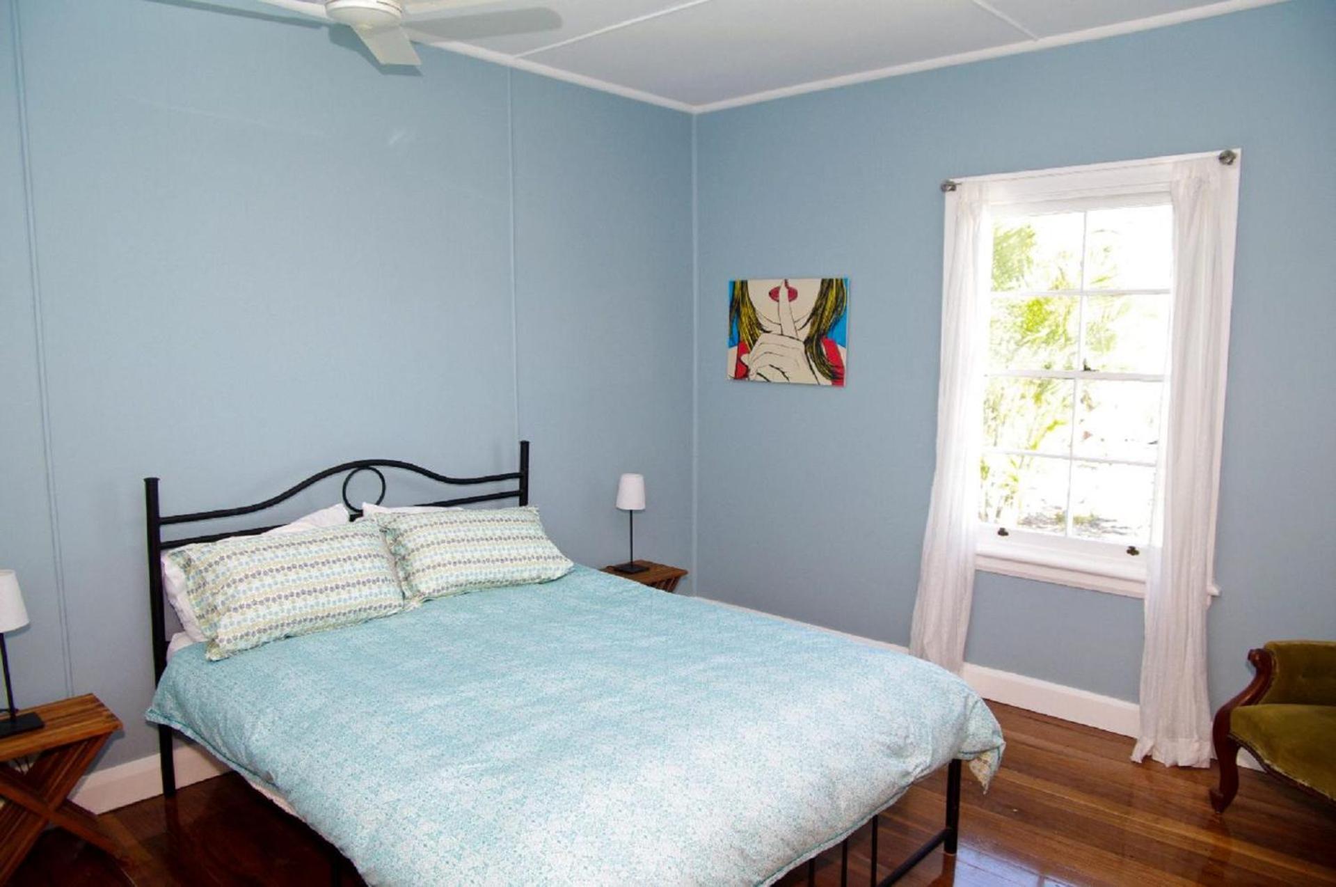 Three-Bedroom House photo 2