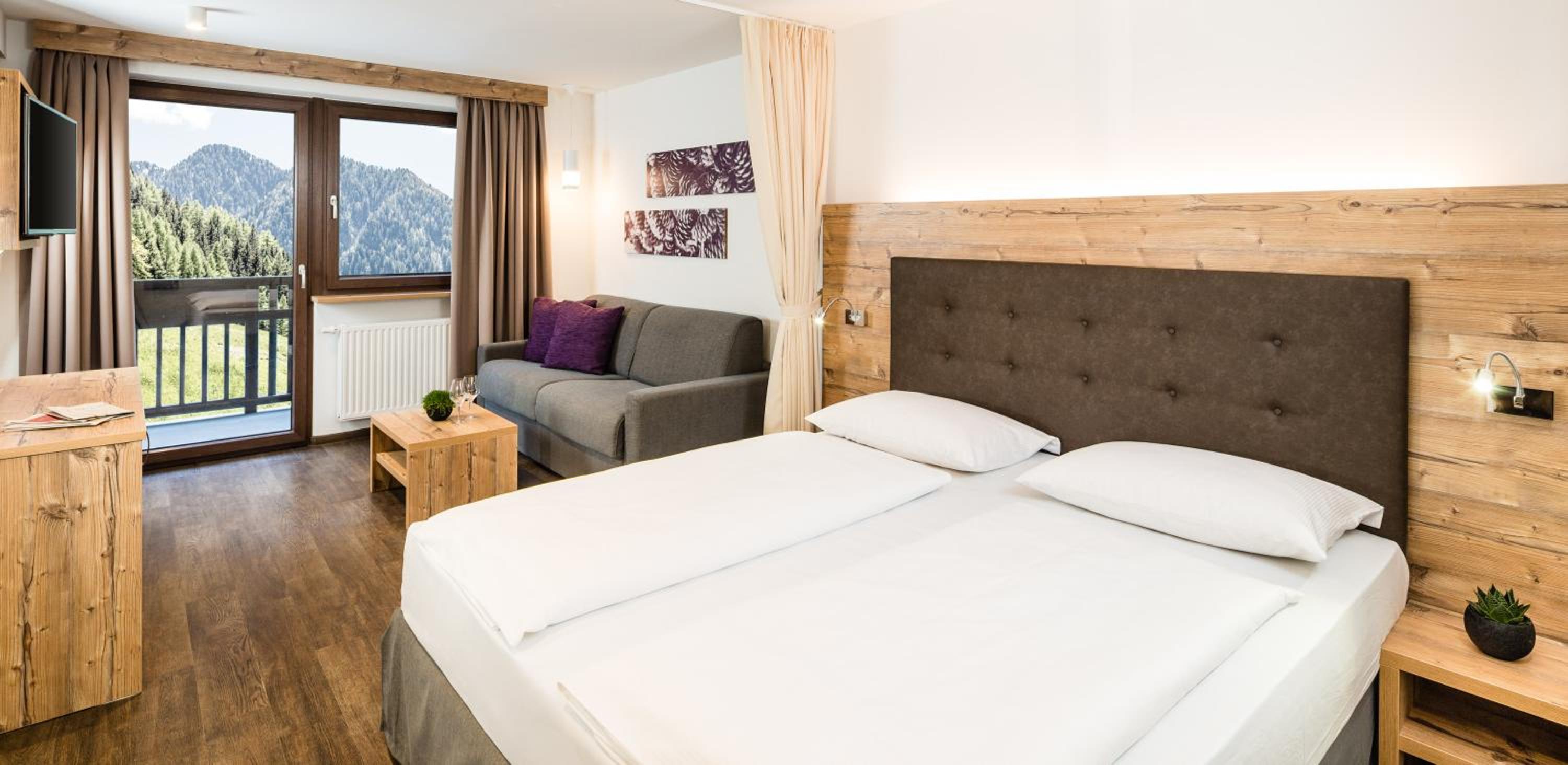 Junior Suite with Balcony - Photo 1