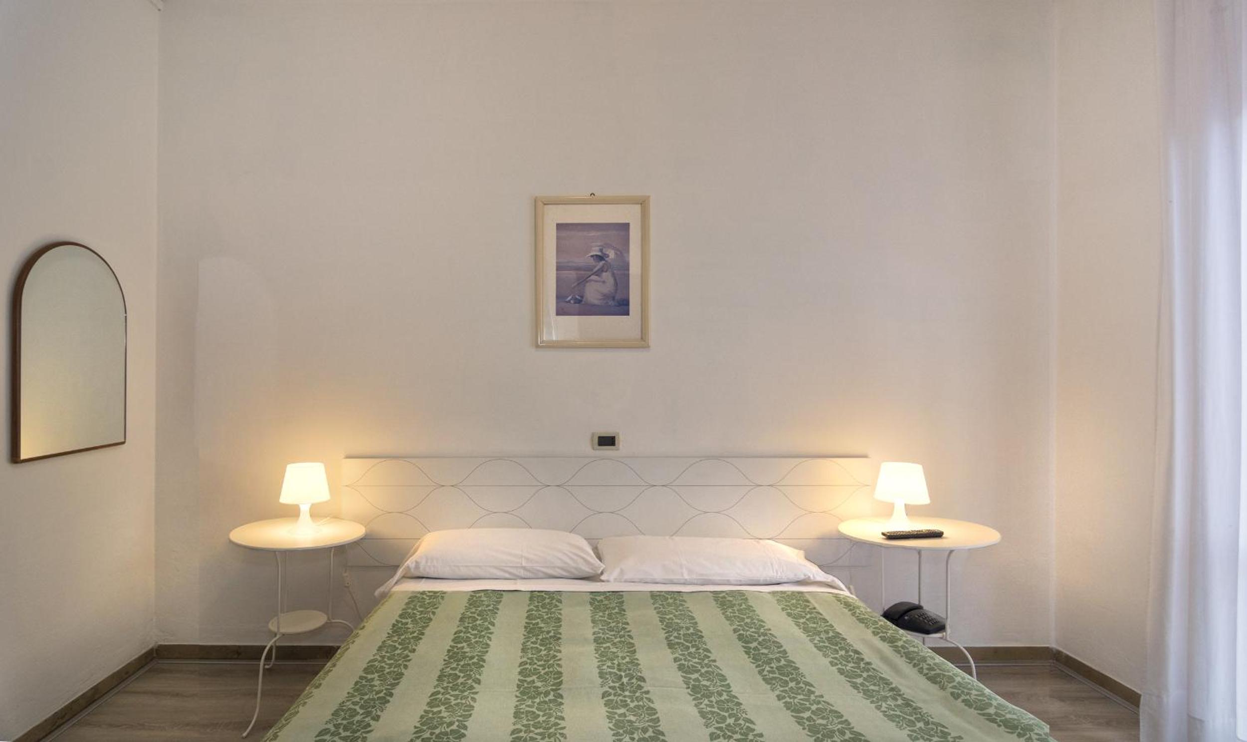 Deluxe Double Room - Photo 26