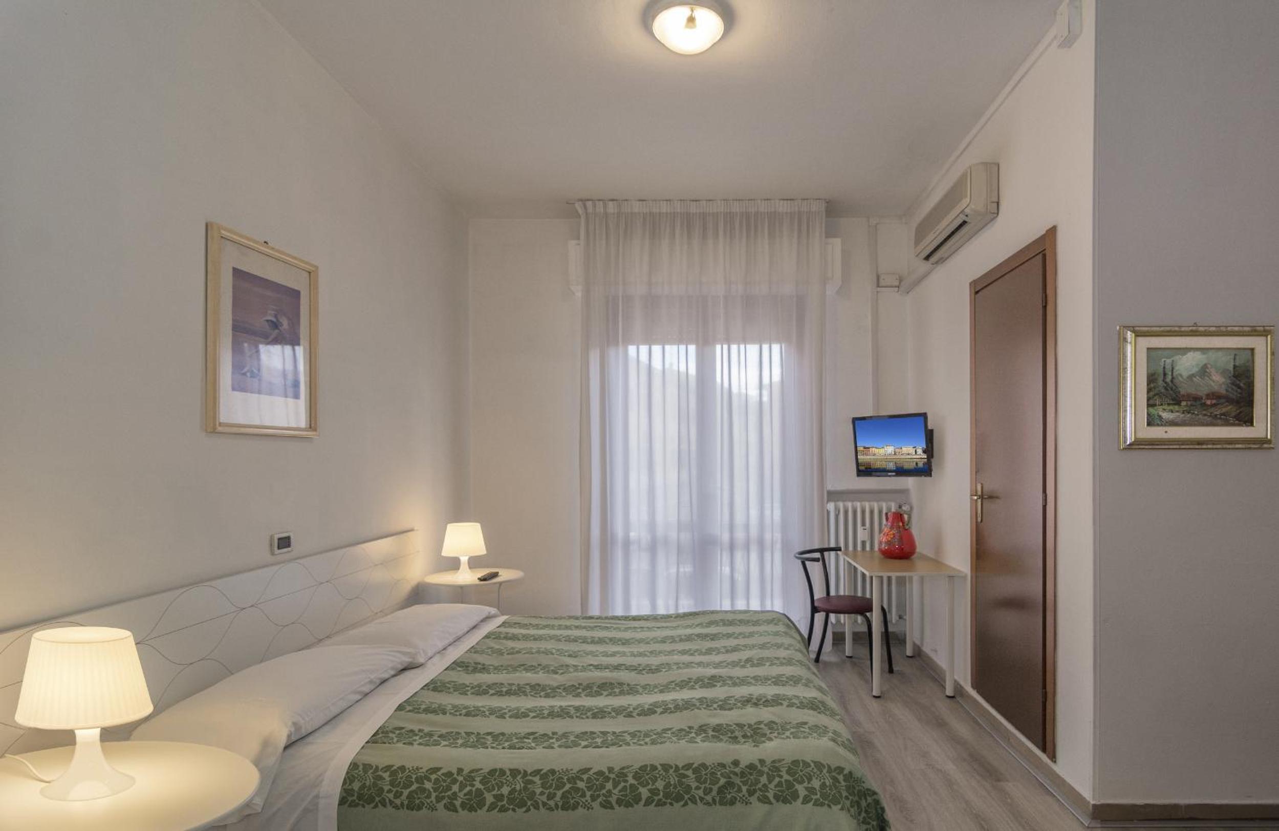 Deluxe Double Room - Photo 23
