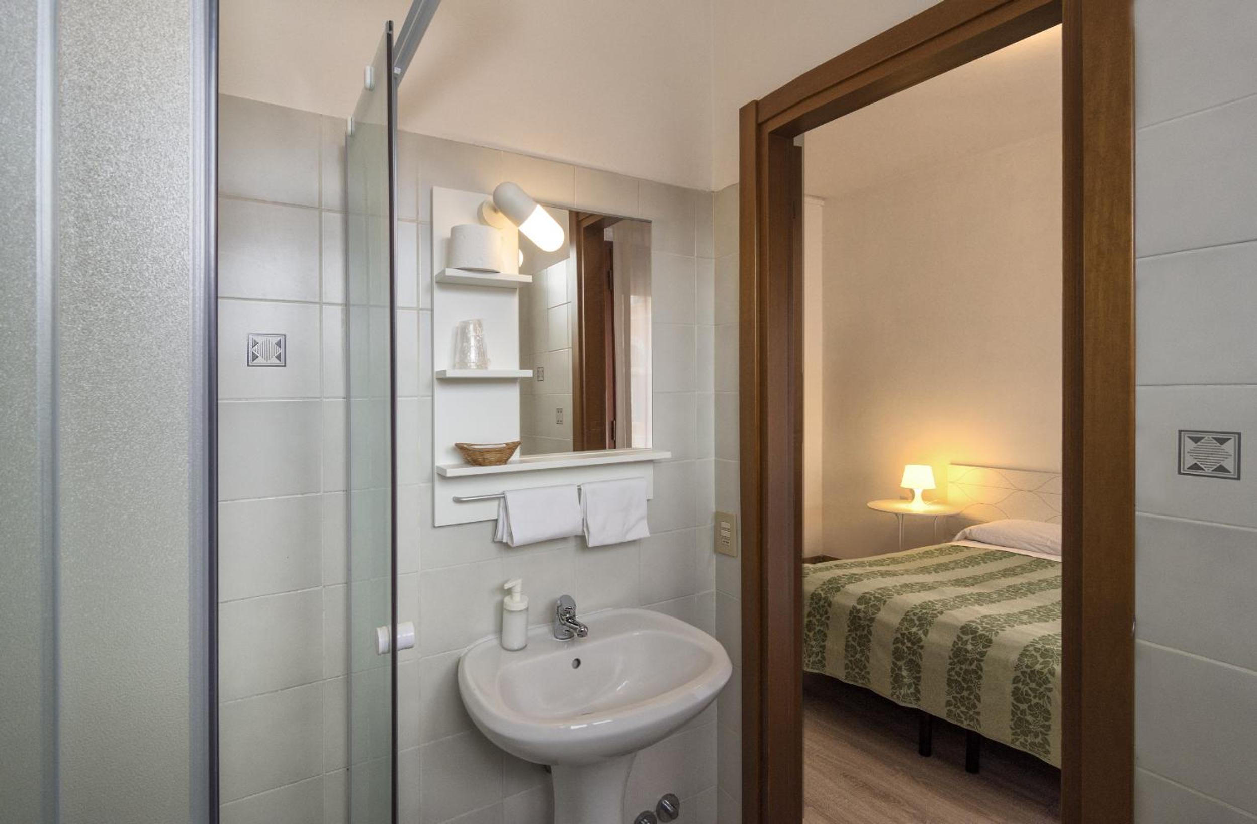 Triple Room - Photo 9