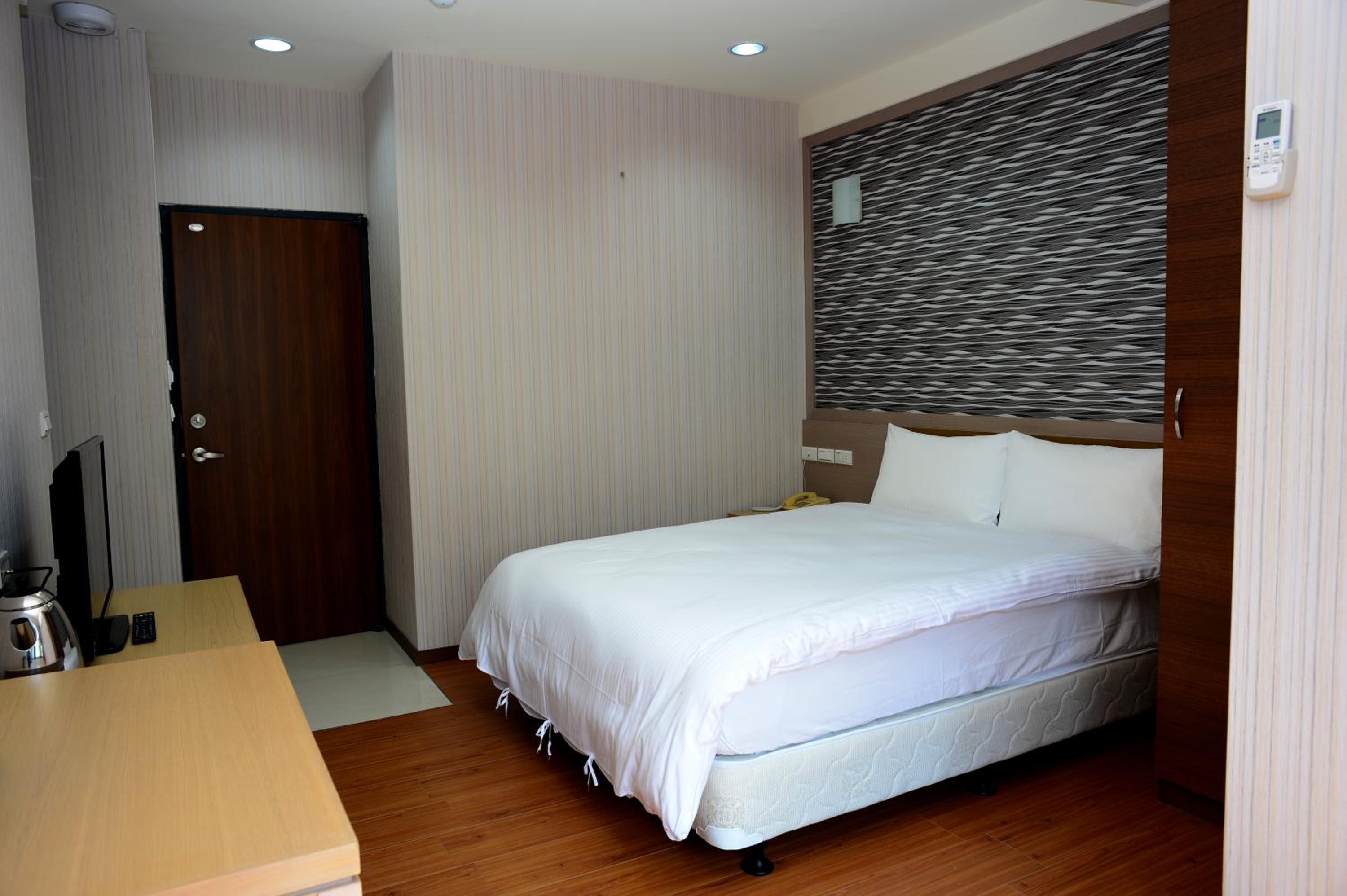 Economy Double Room photo 3
