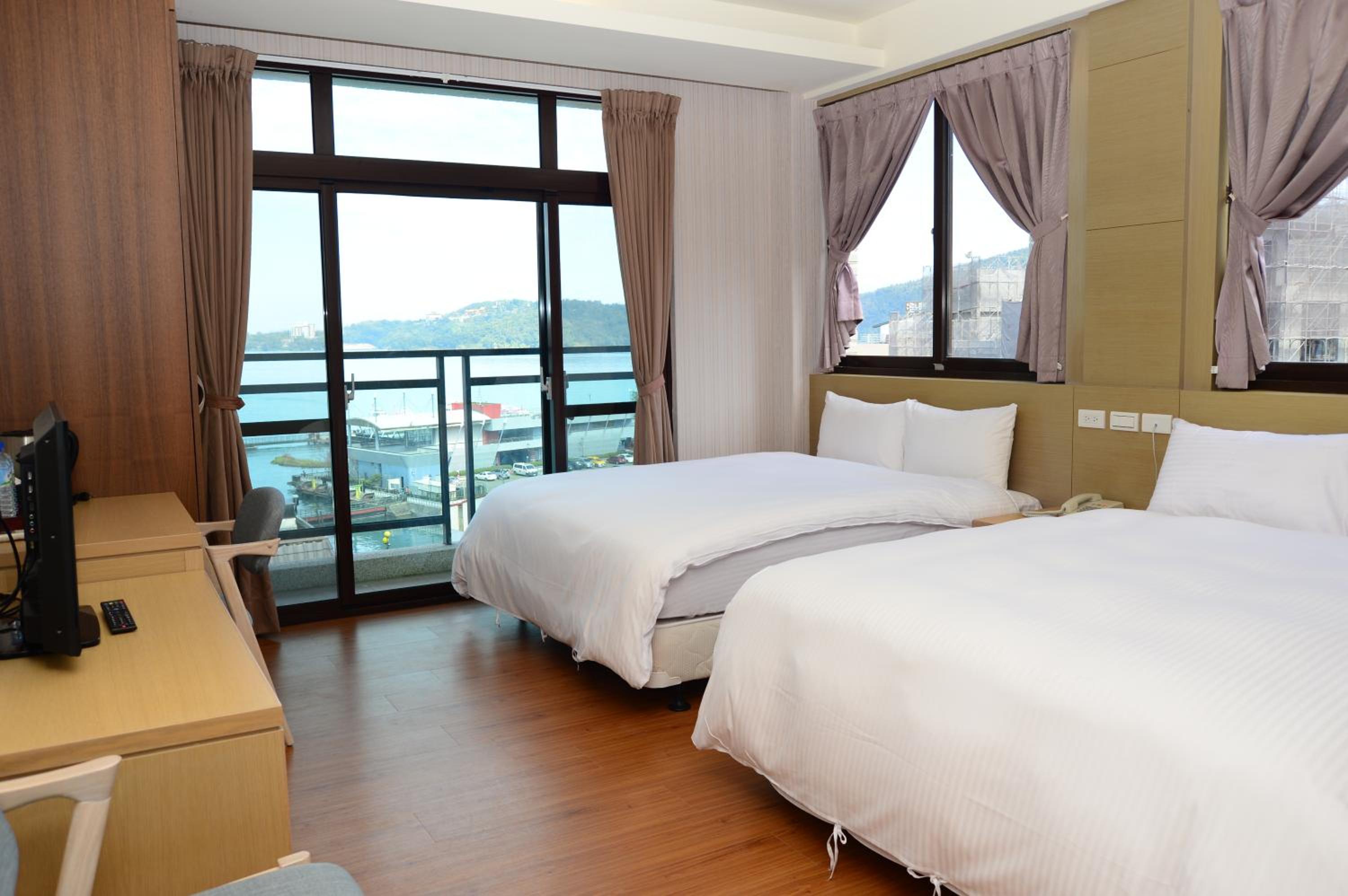 Quadruple Room with Lake View