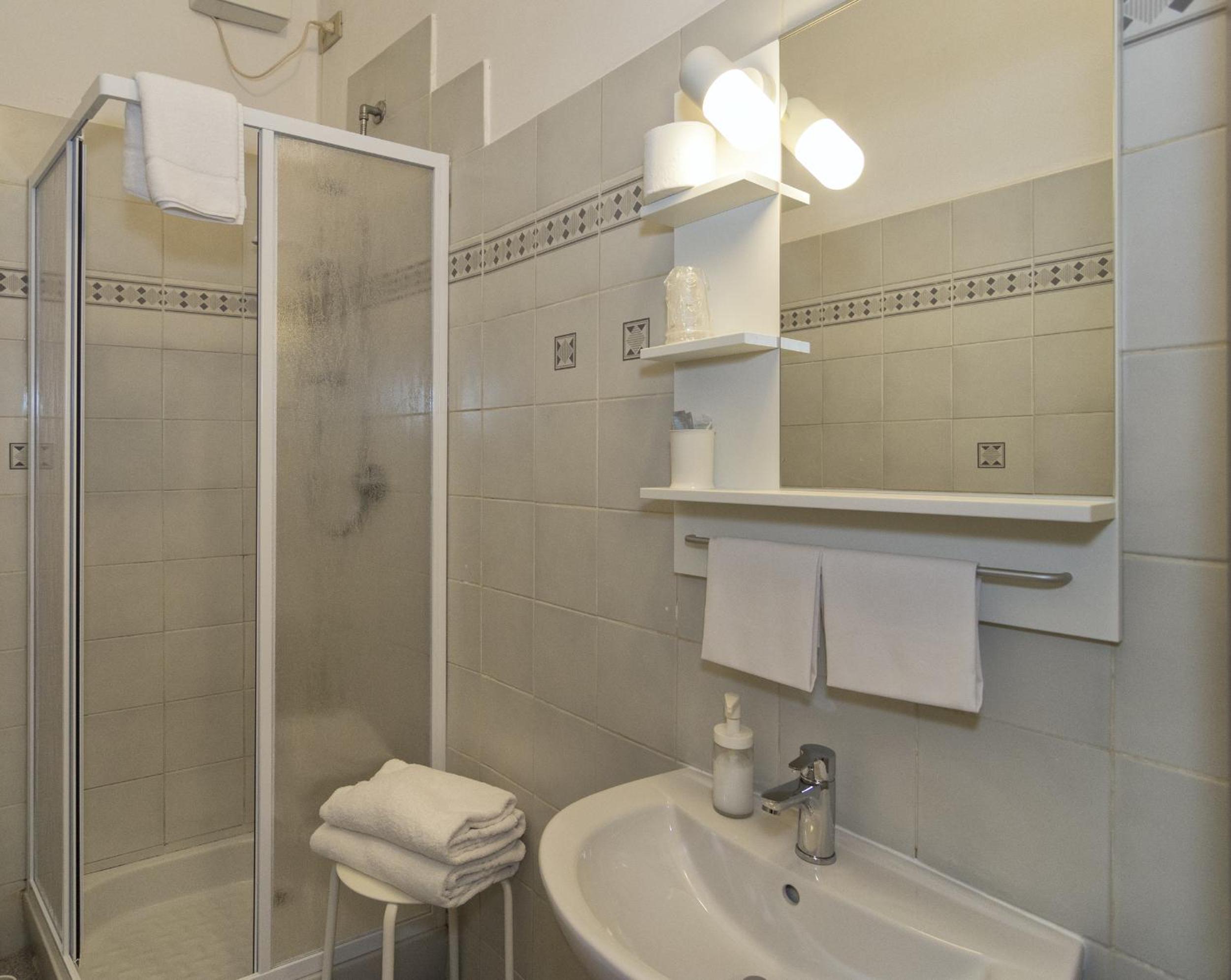 Triple Room - Photo 13