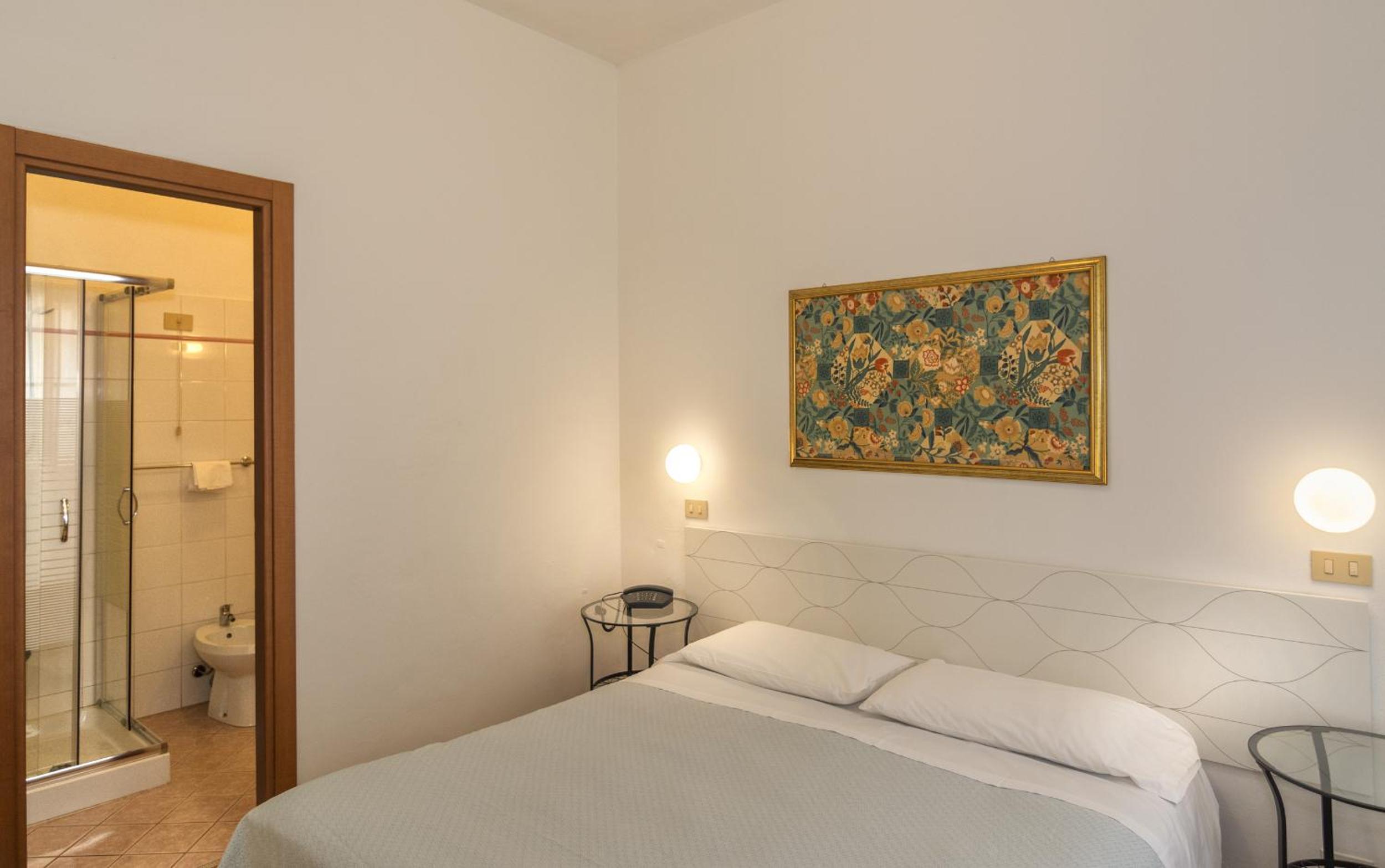 Deluxe Double Room - Photo 8