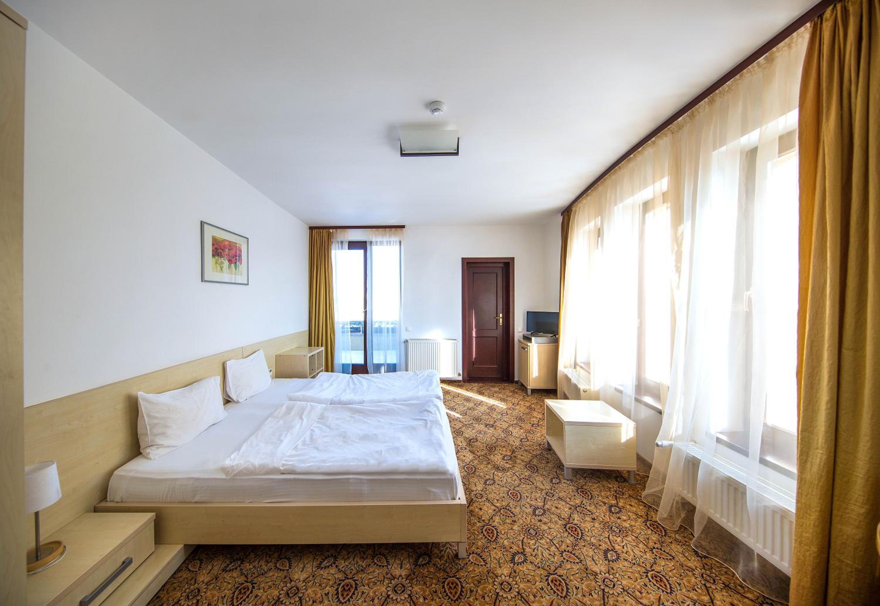 Double or Twin Room - Photo 12