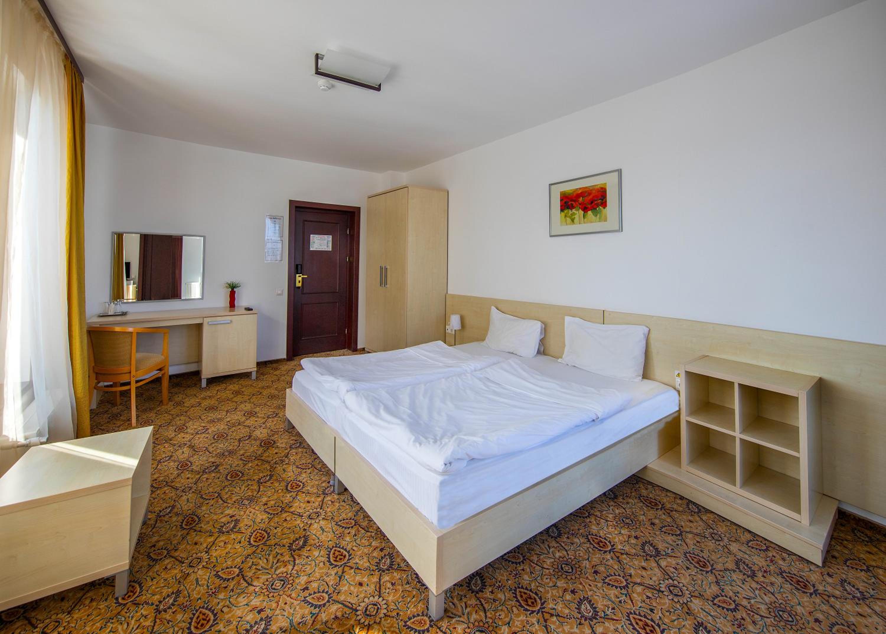 Double or Twin Room - Photo 5