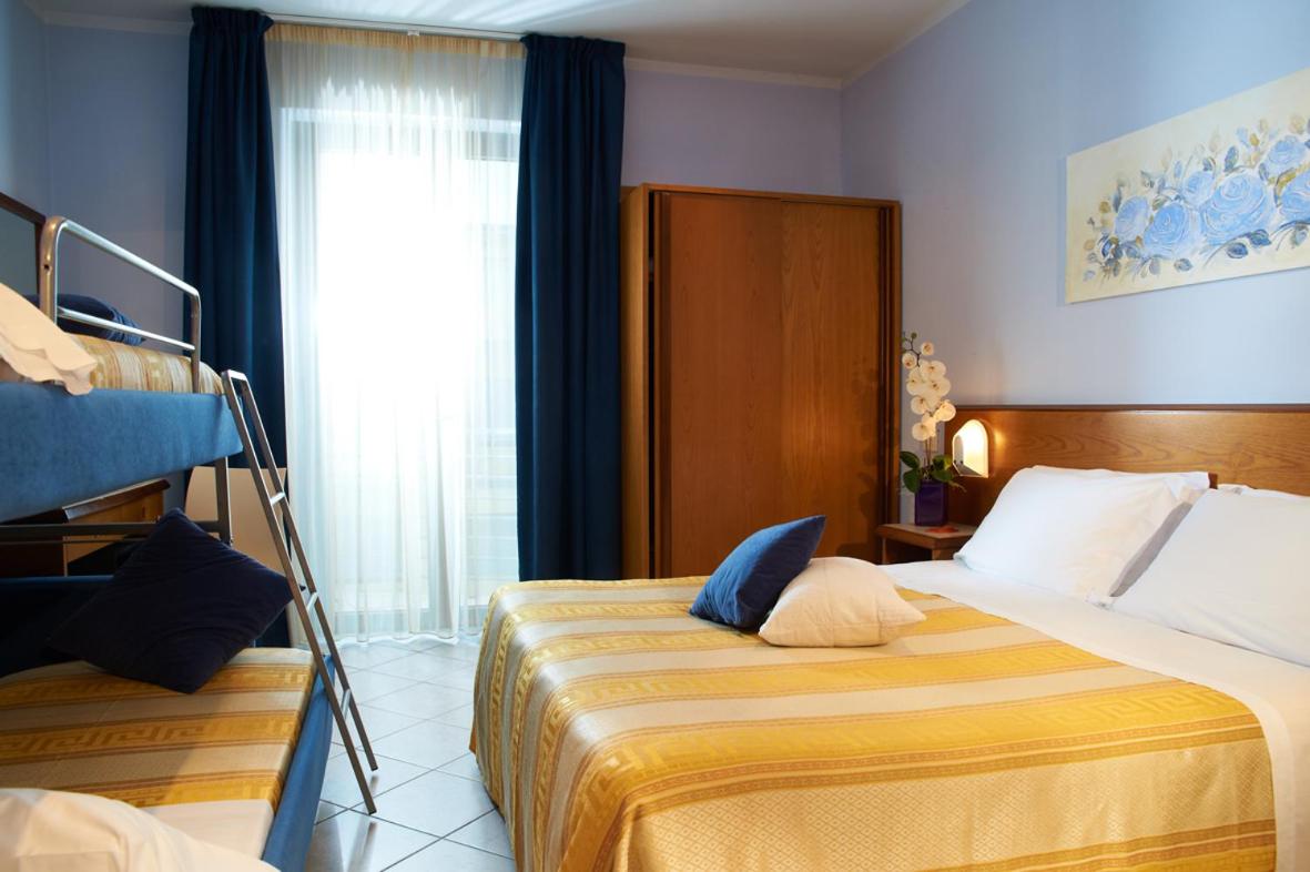 Quadruple Room with Balcony photo 1
