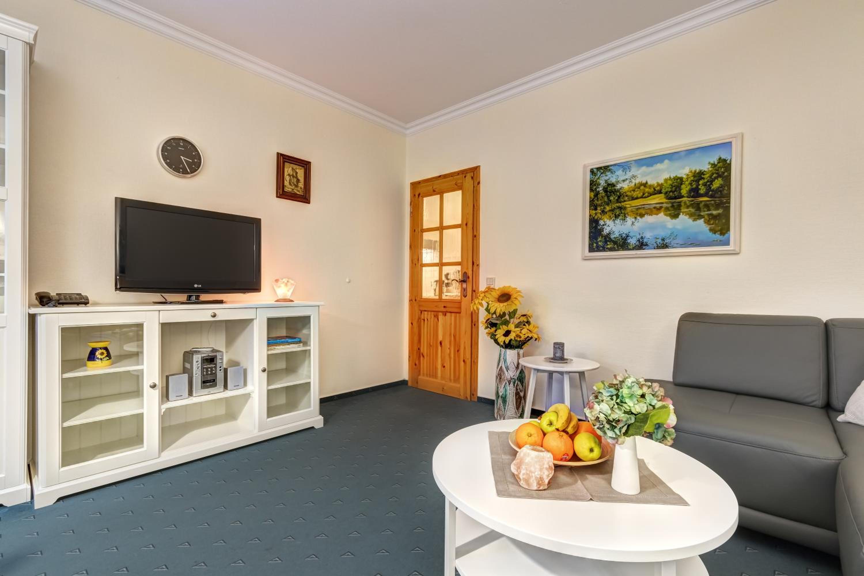 One-Bedroom Apartment with Terrace photo 2