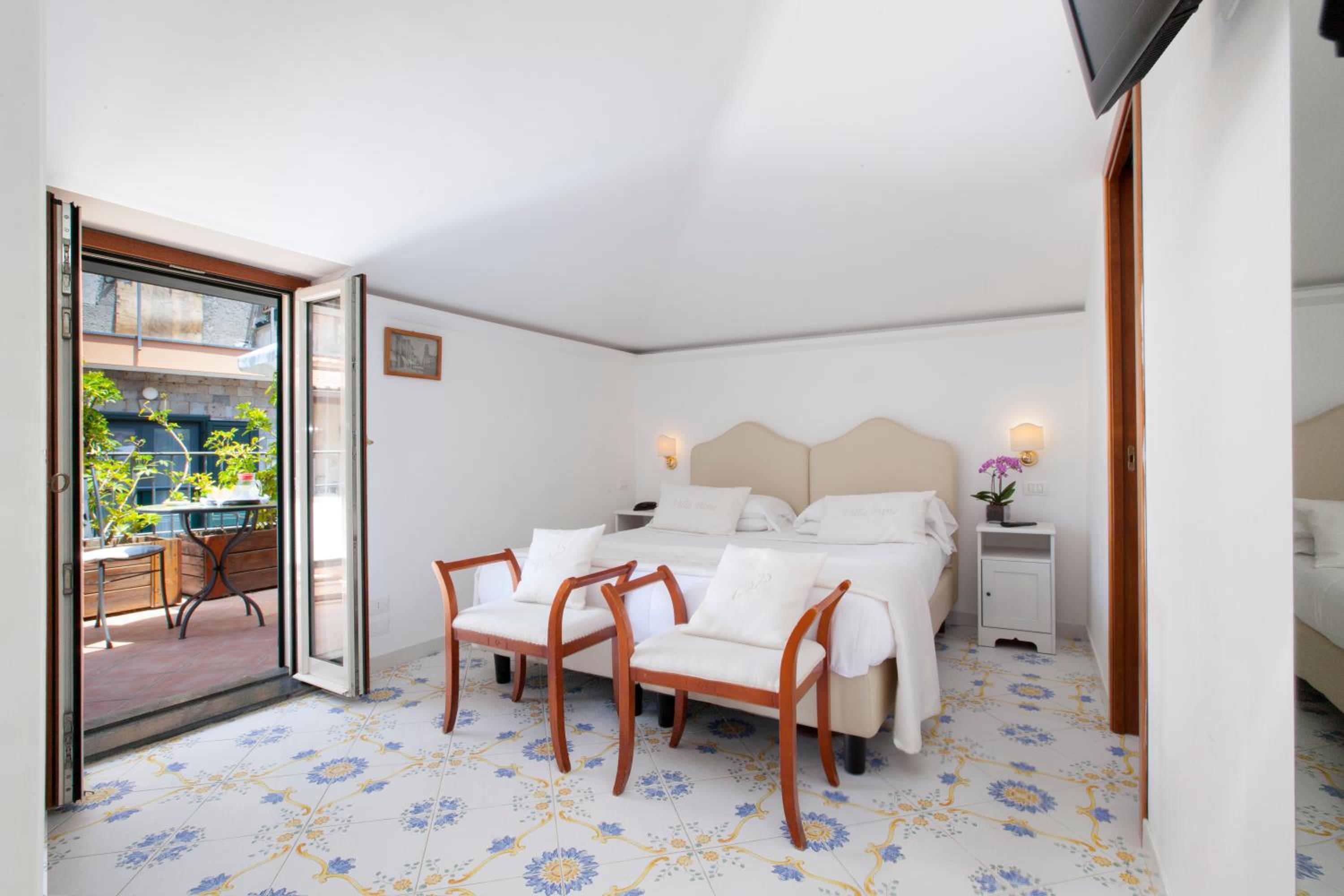 Double or Twin Room with Terrace - Photo 6