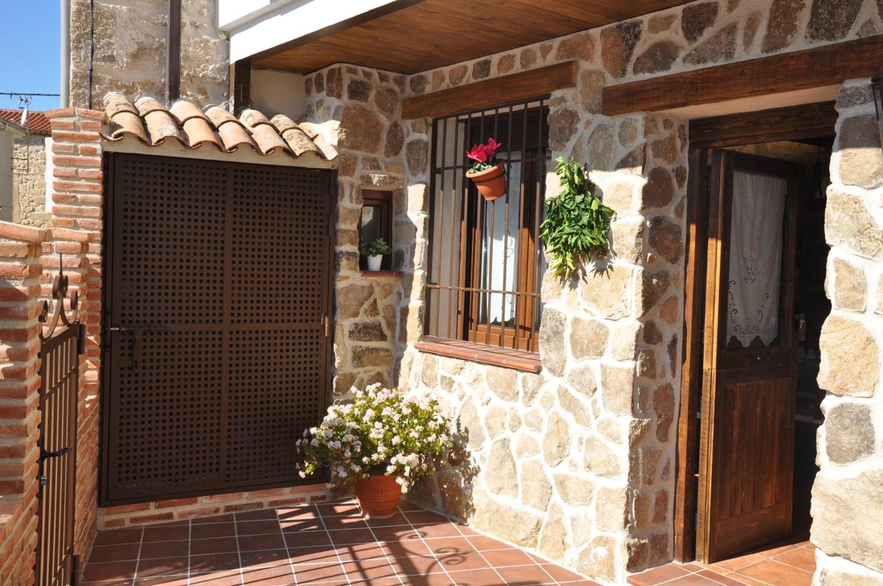 3 Bedroom House - Photo 15