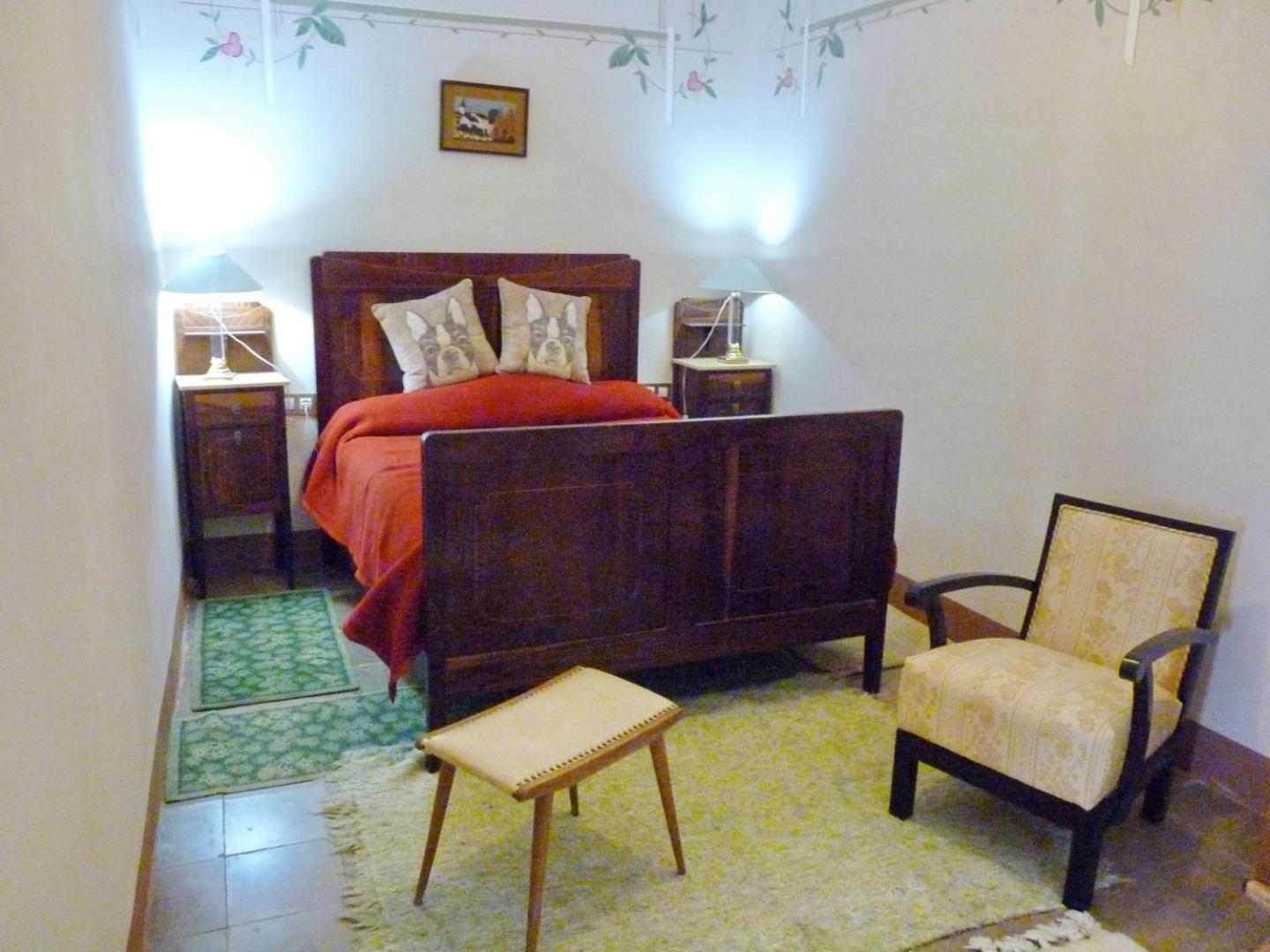 Five-Bedroom House - Photo 4