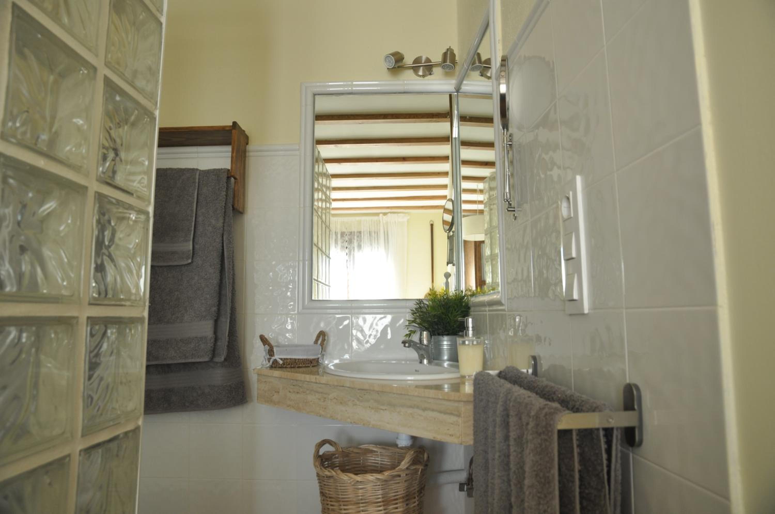 3 Bedroom House - Photo 32