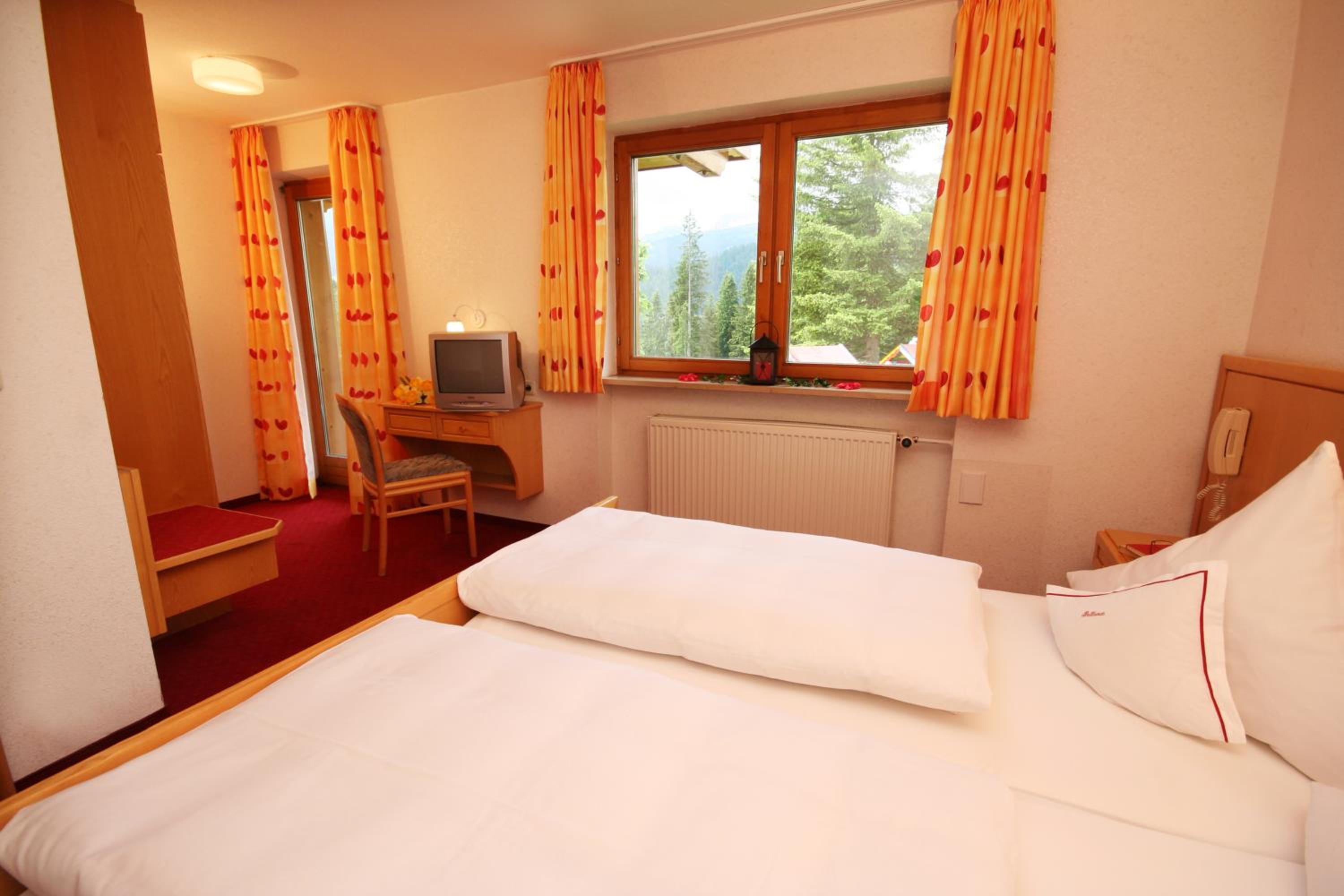 Suite with Mountain View