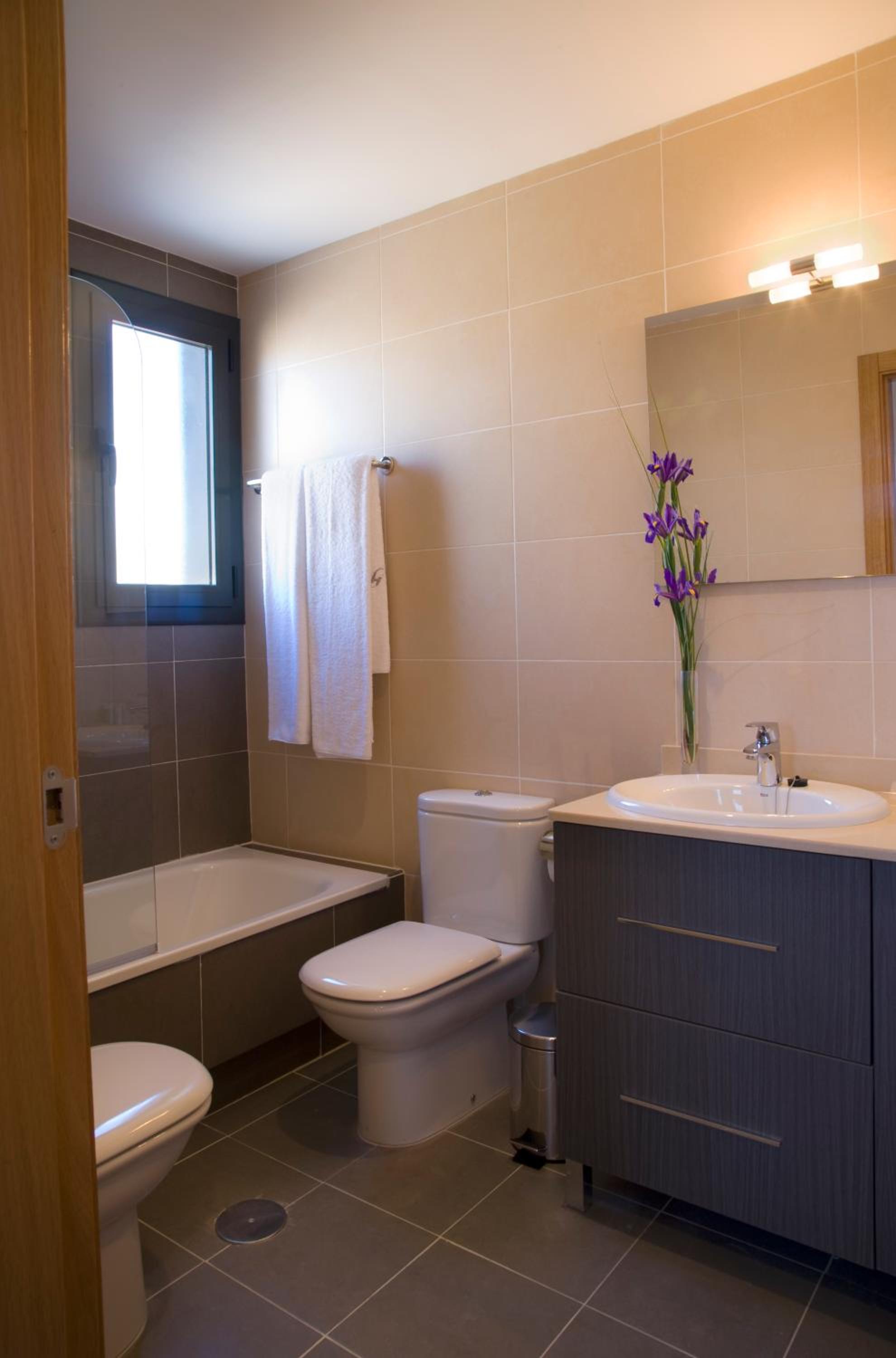 Two-Bedroom Suite (3 Adults) - Photo 15