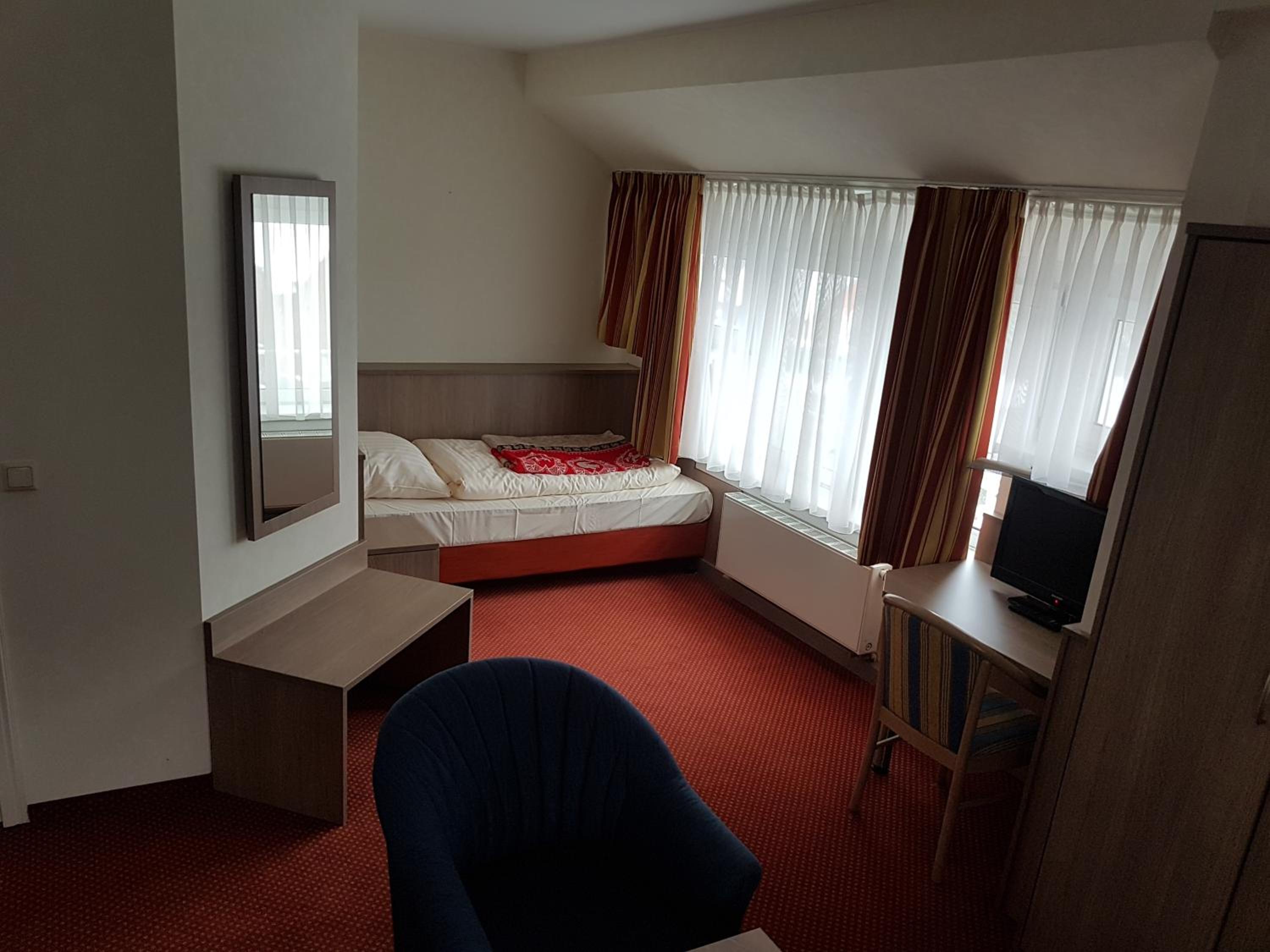 Double Room - Photo 16