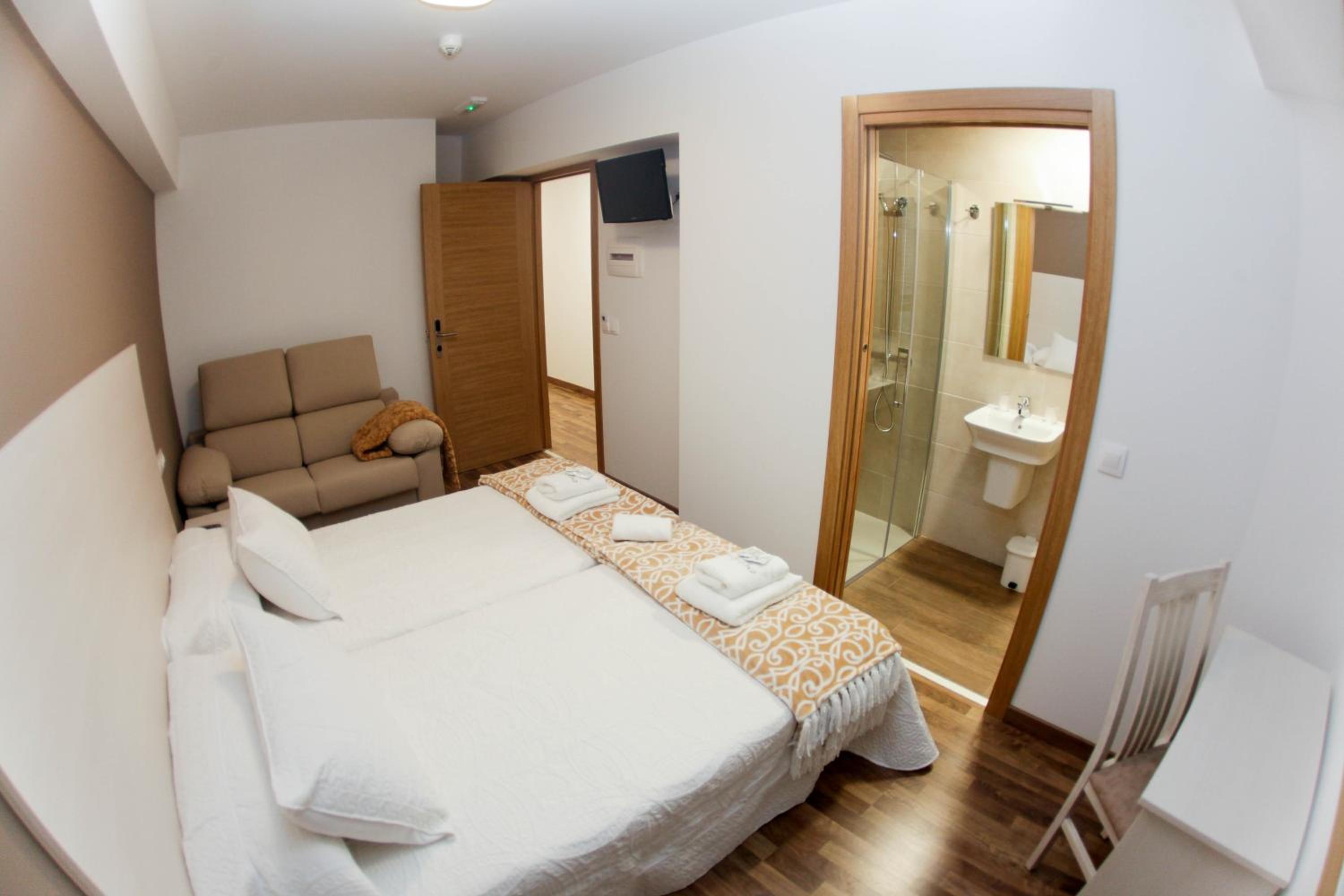 Twin Room - Photo 1