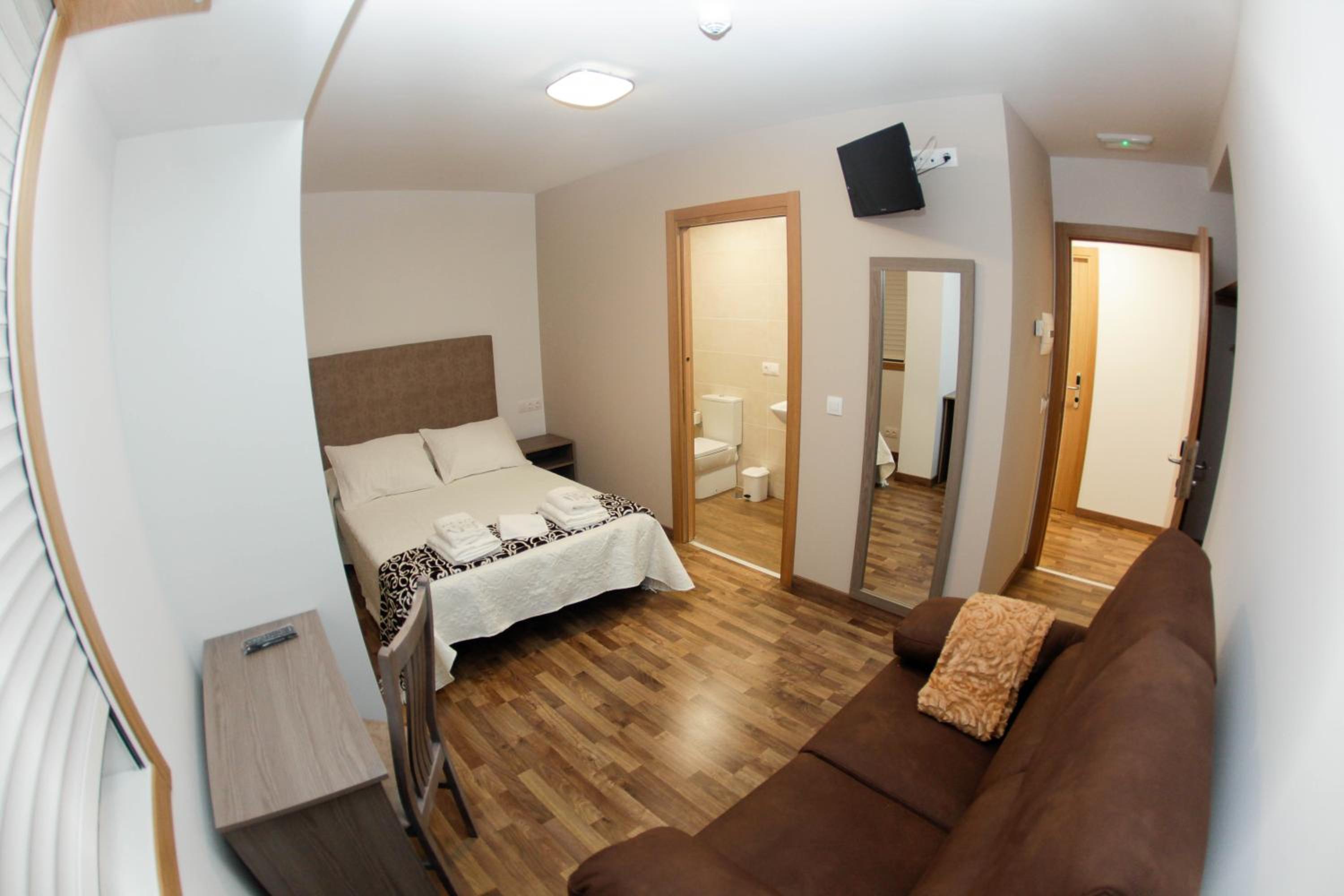 Double Room with Extra Bed - Photo 2