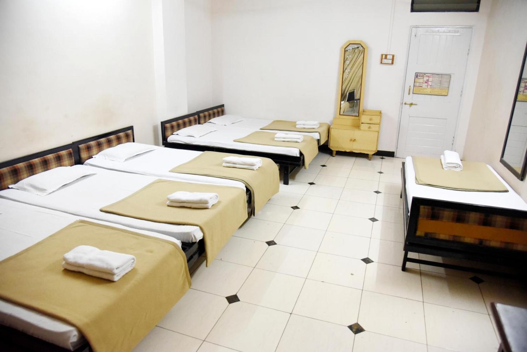 6-Bed Mixed Dormitory Room