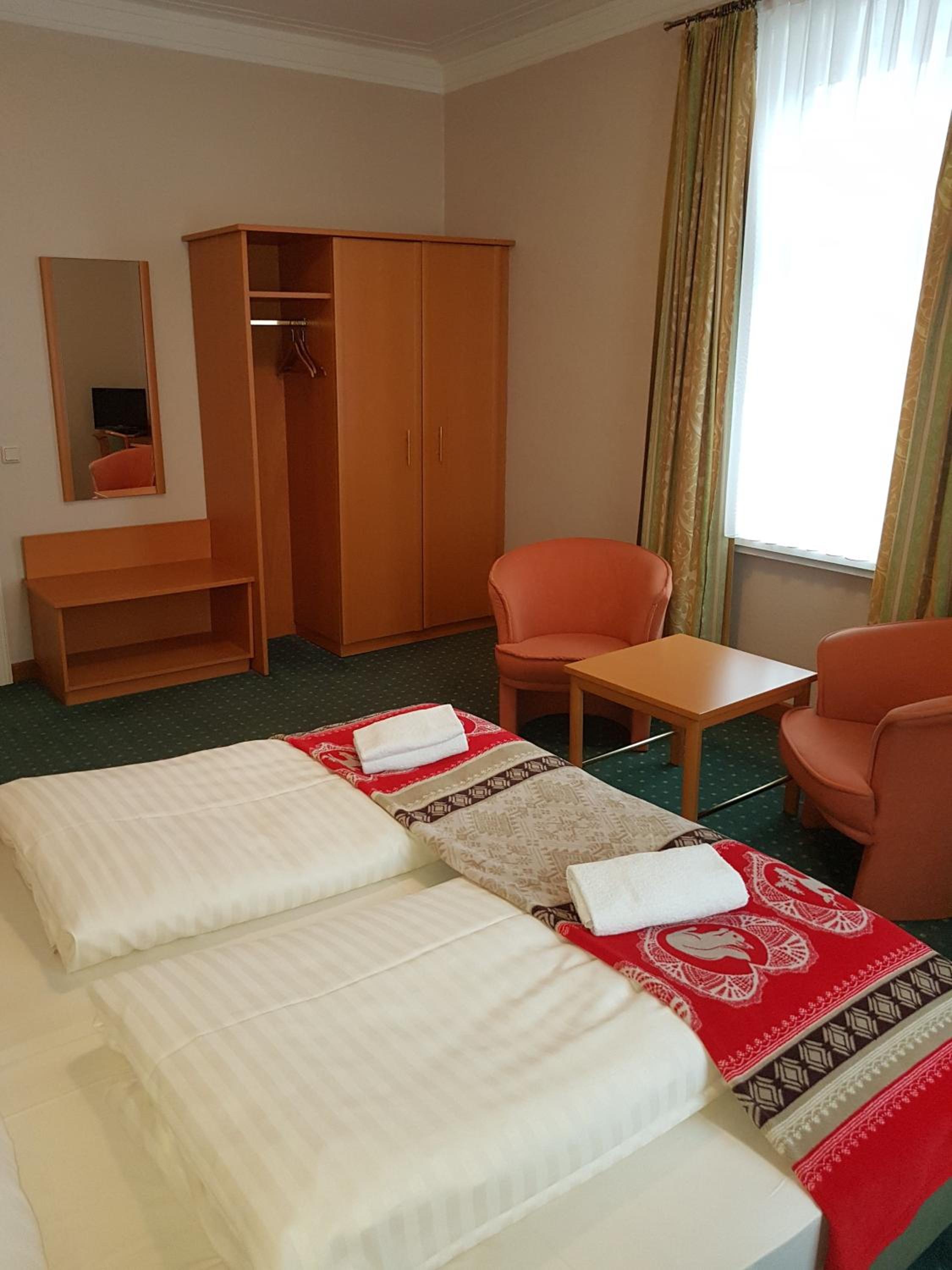 Double Room - Photo 7