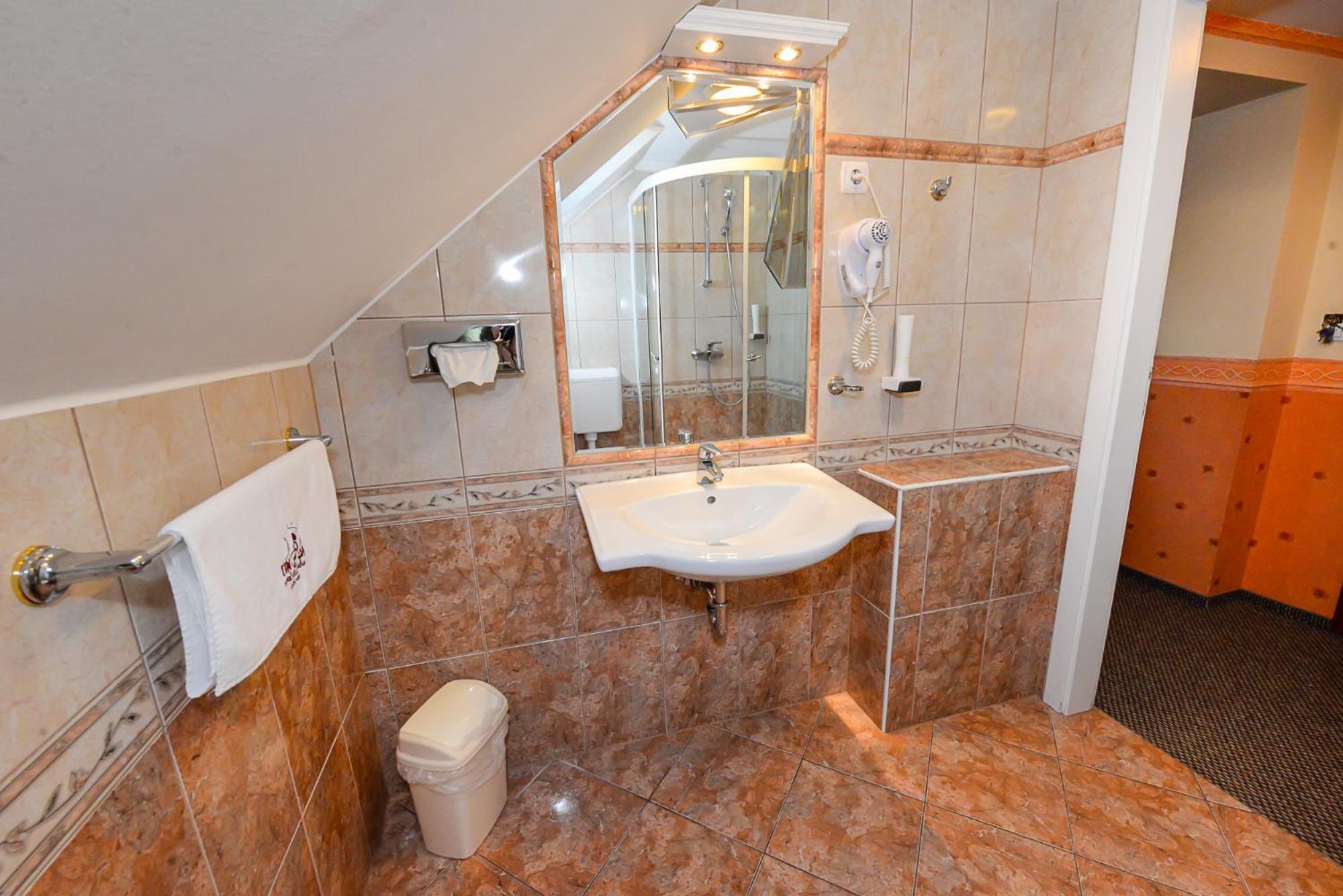 Superior Quadruple Room - Photo 8