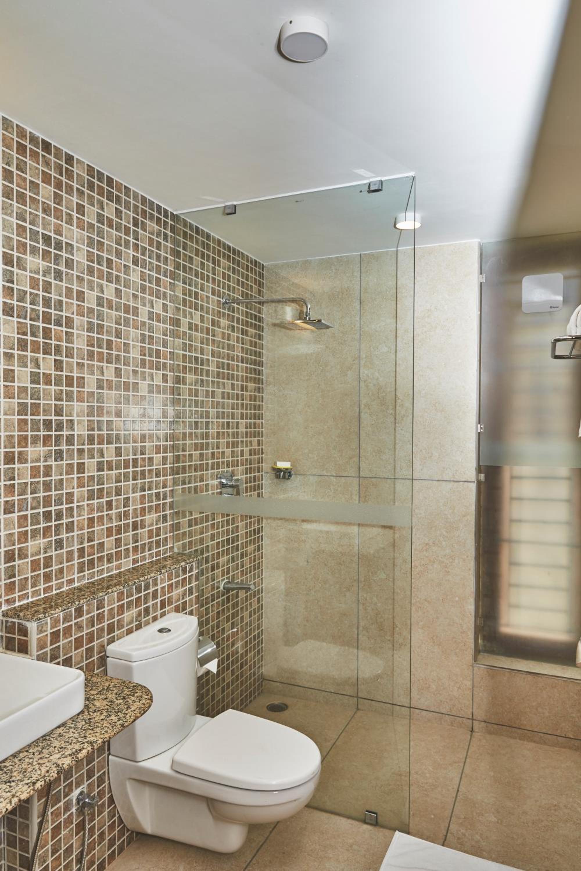 Premium Room with Balcony - Photo 4