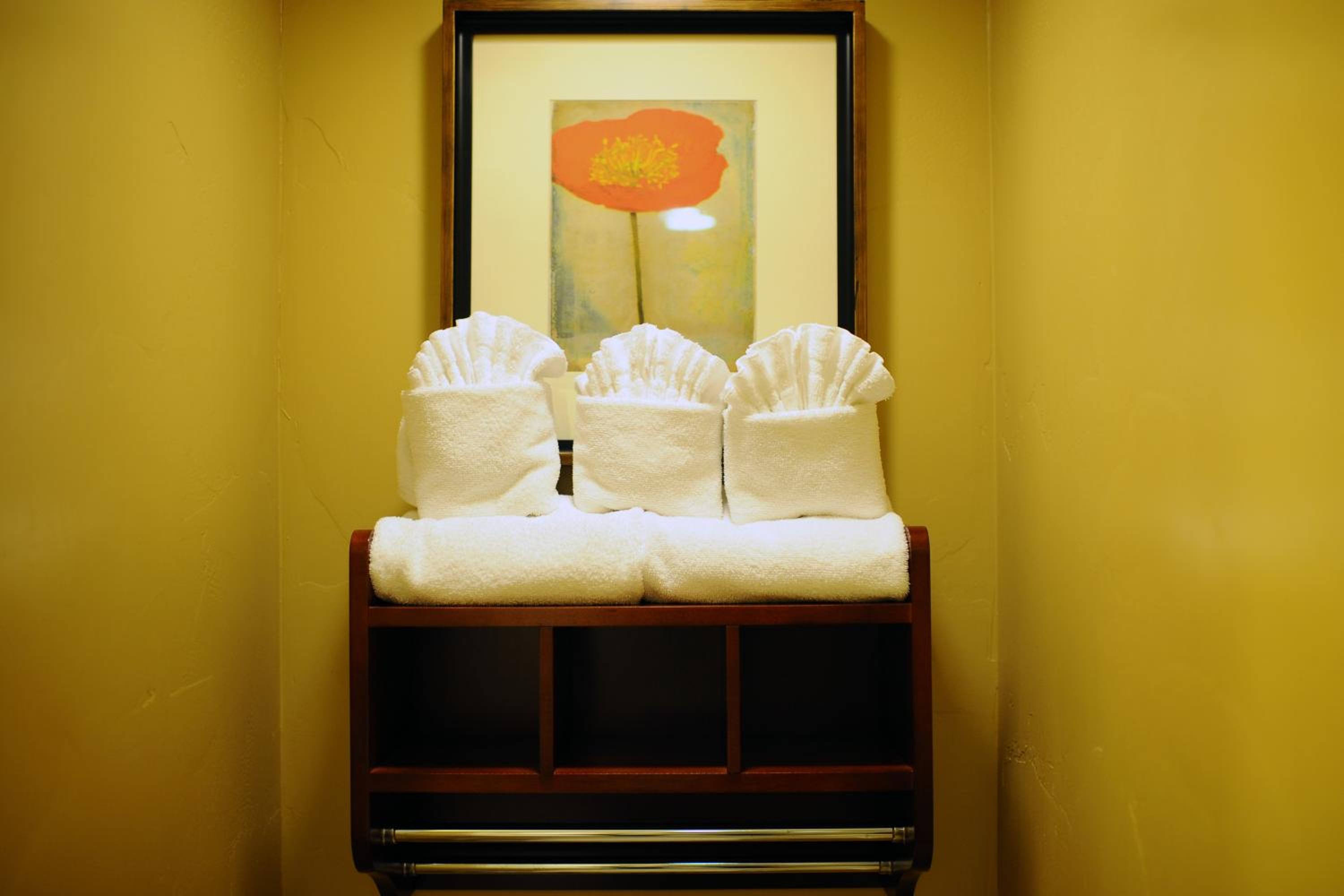 King Room with Fireplace - Photo 3