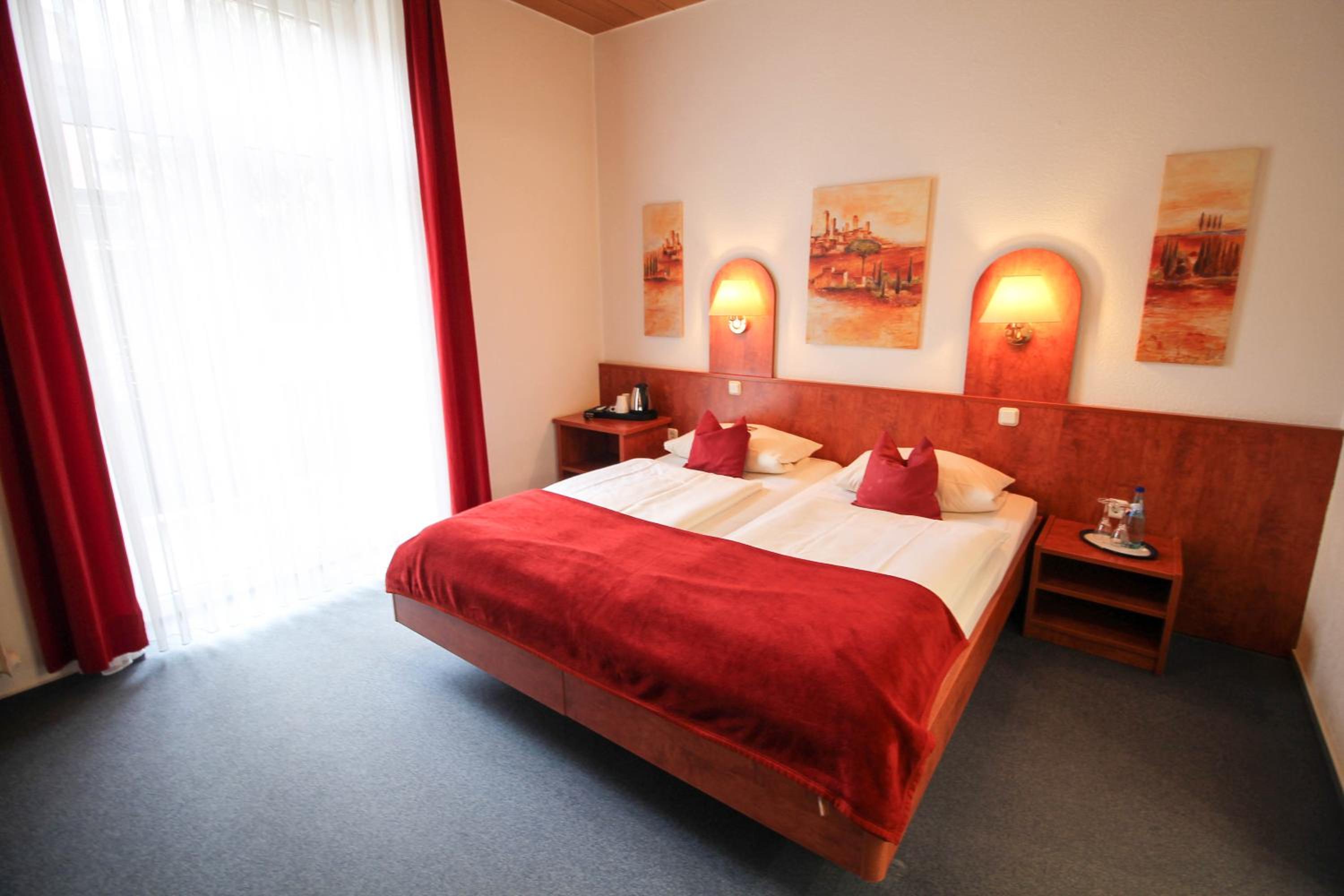 Standard Double Room - Photo 15