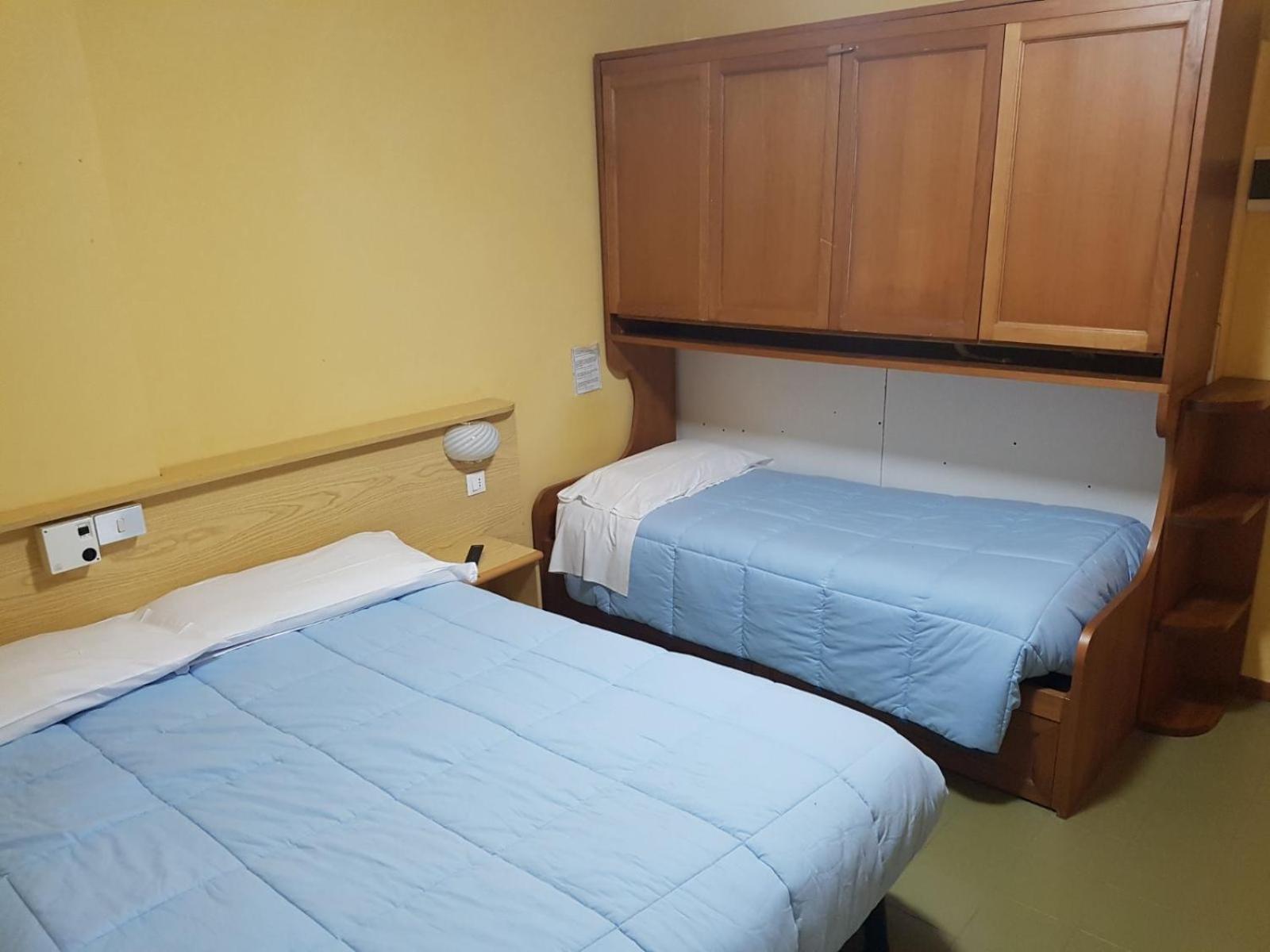 Economy Triple Room - Photo 3