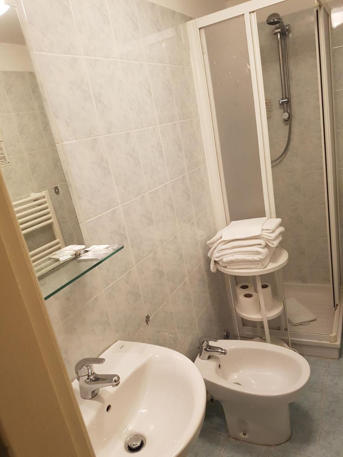 Economy Triple Room - Photo 5
