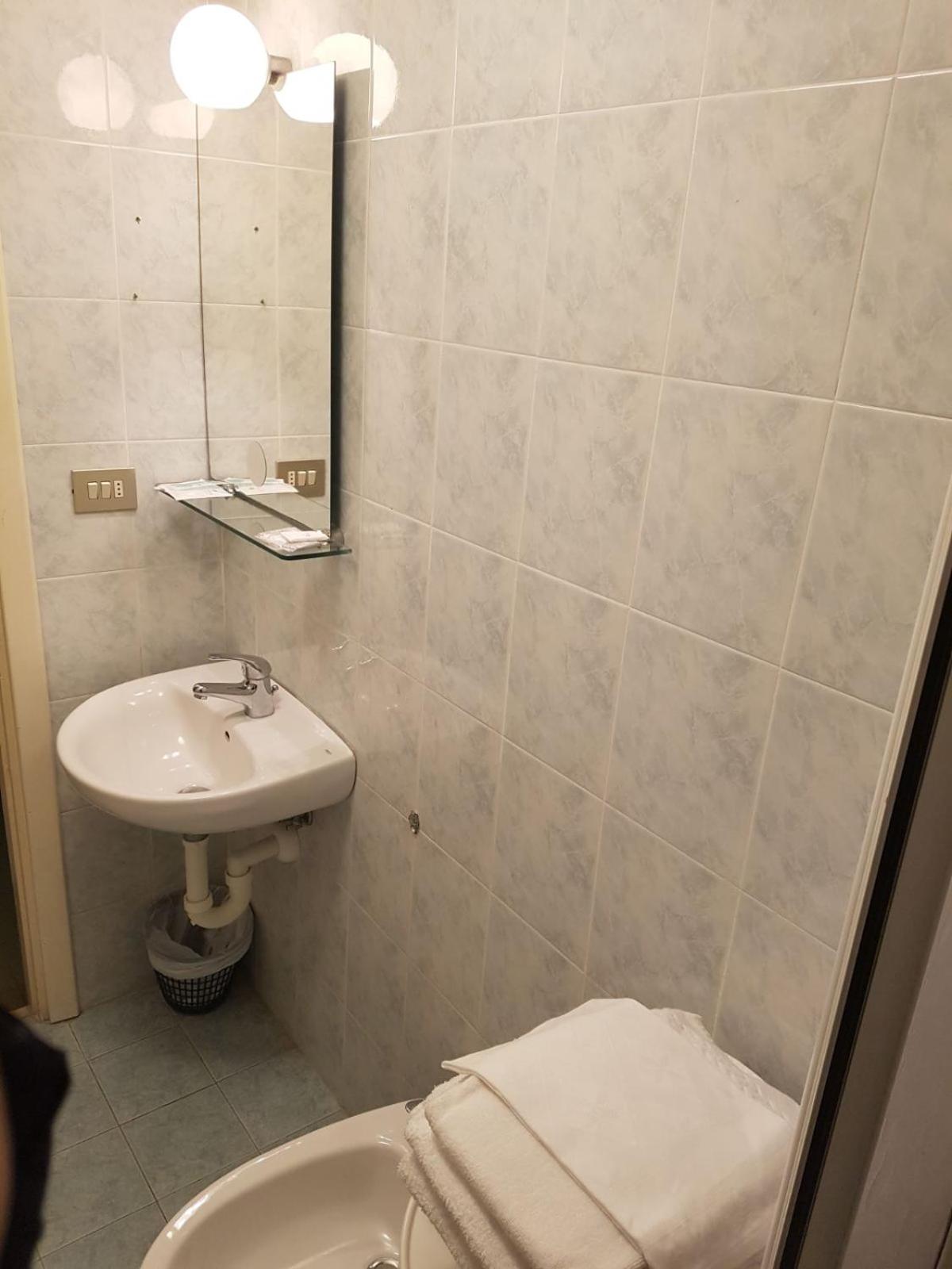 Economy Triple Room - Photo 4