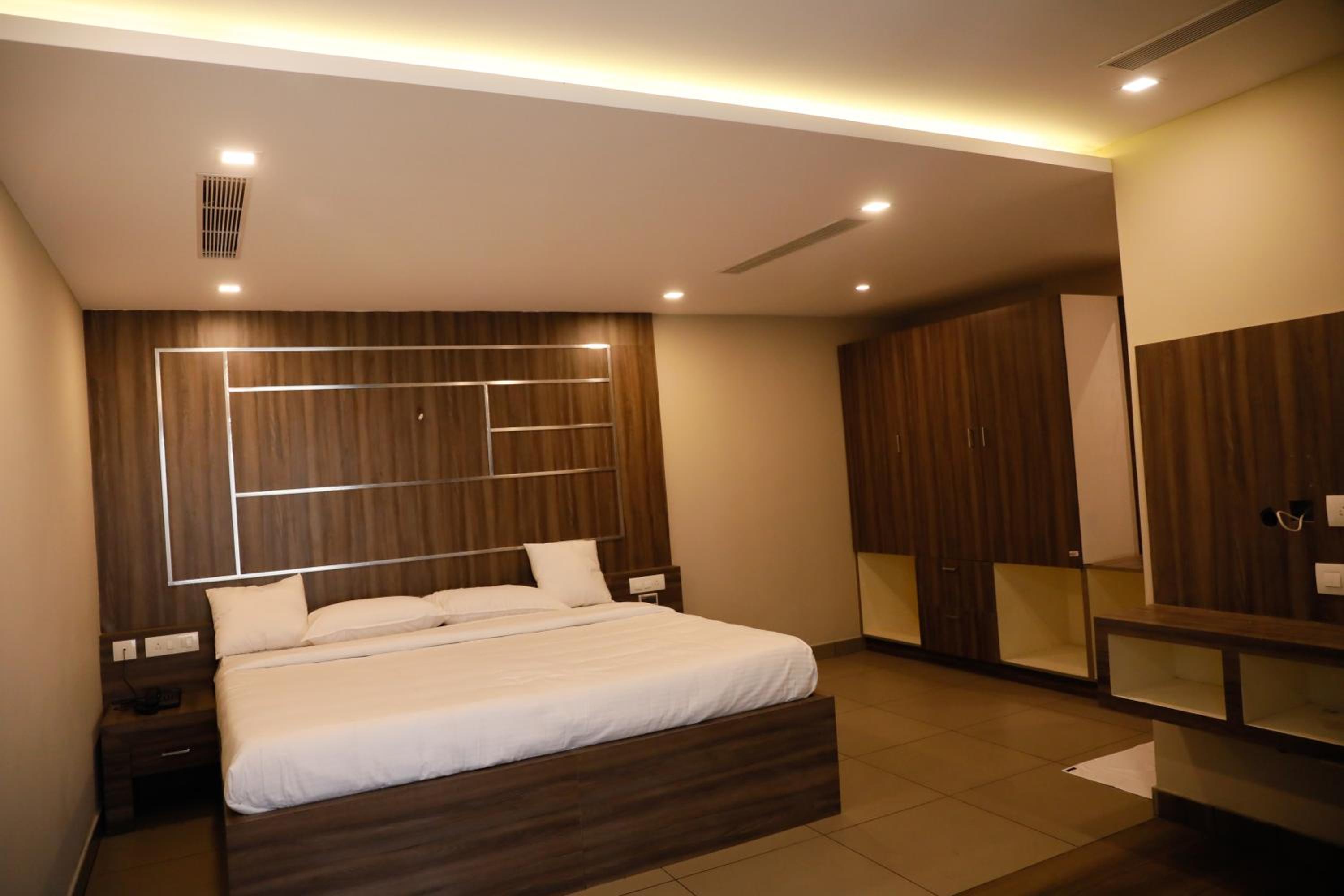 Duplex Suite - Photo 1