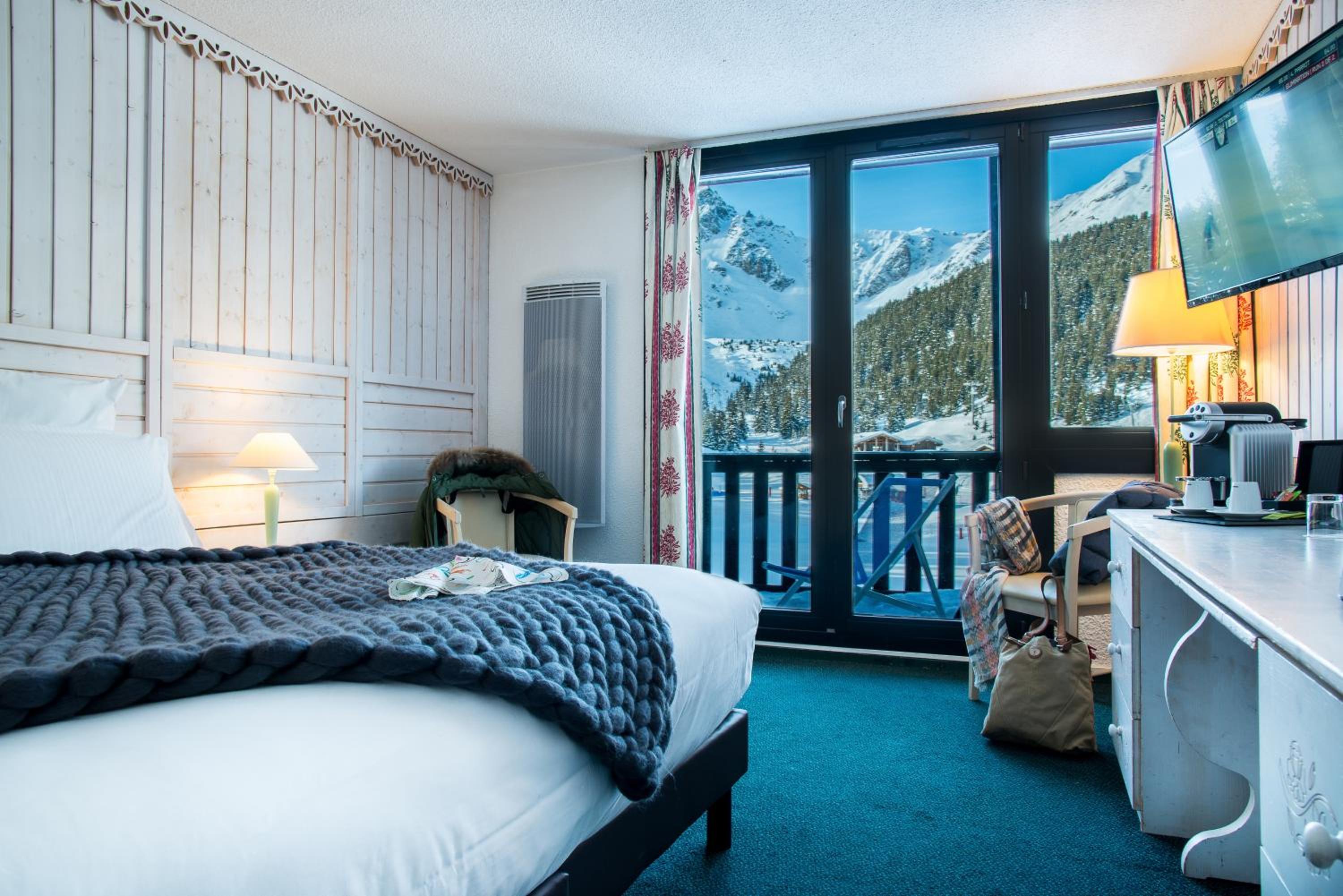 Privilege Double Room with Balcony - Lake View photo 1