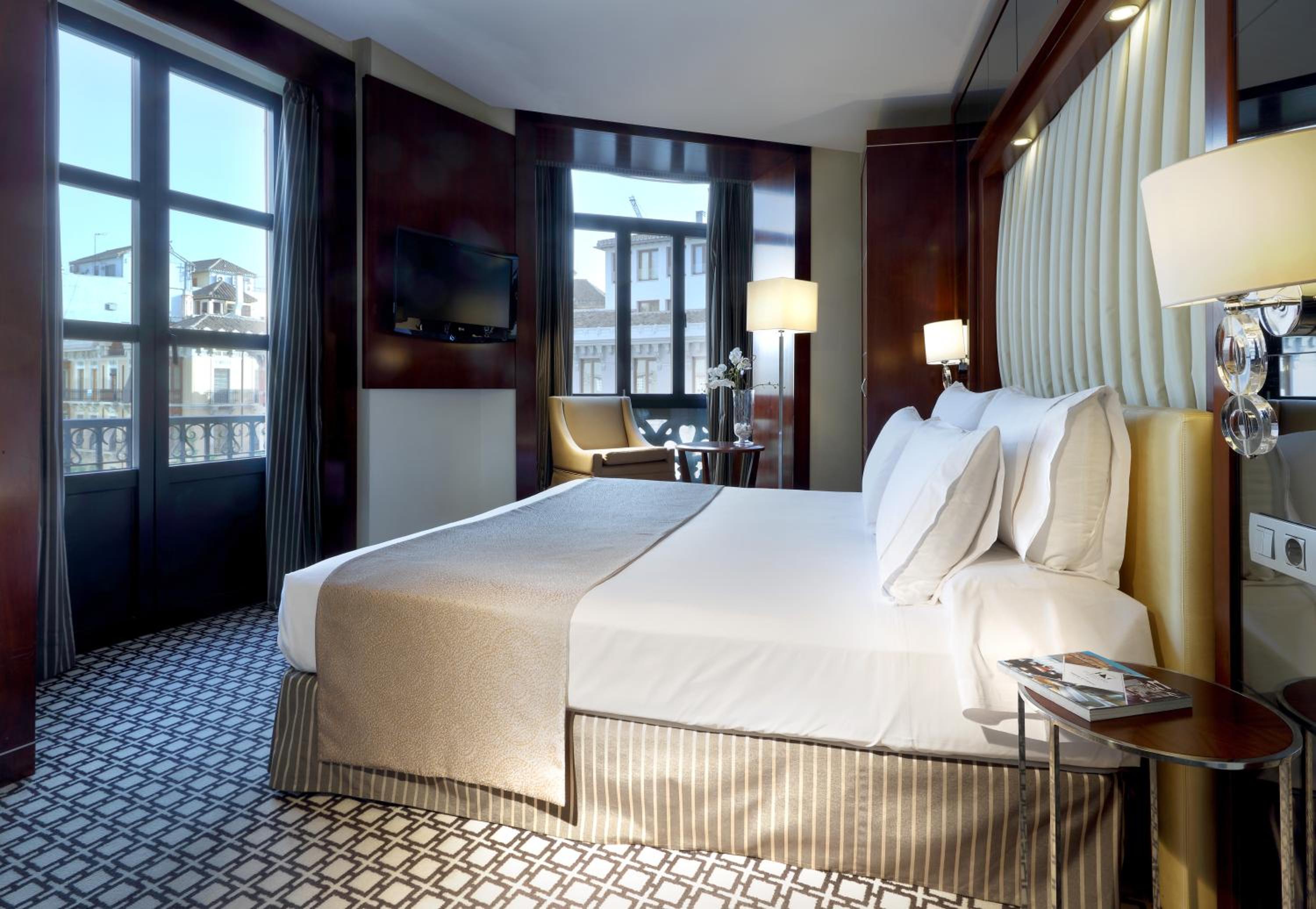 Deluxe Double - Double Bed  photo 2